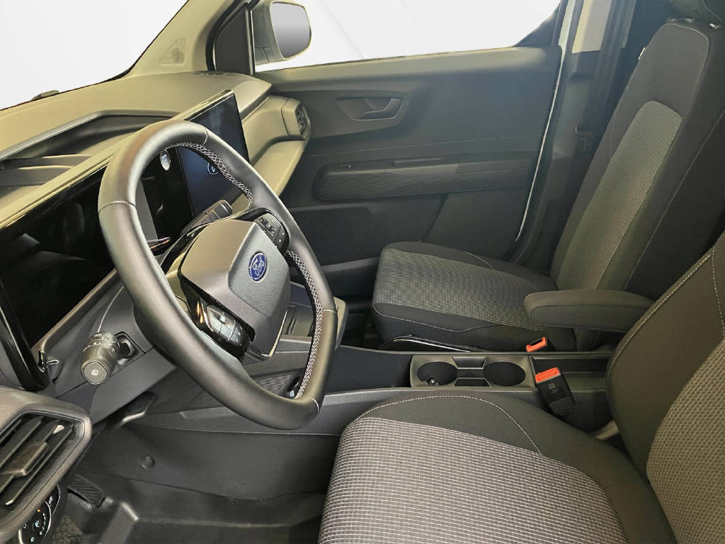 FORD E-Transit Courier Van Trend-image-4