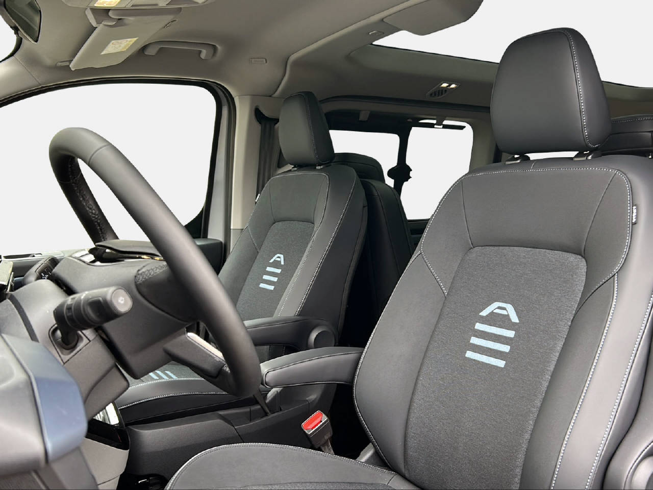 FORD E-Tourneo C Bus 340 L1 Active-image-9