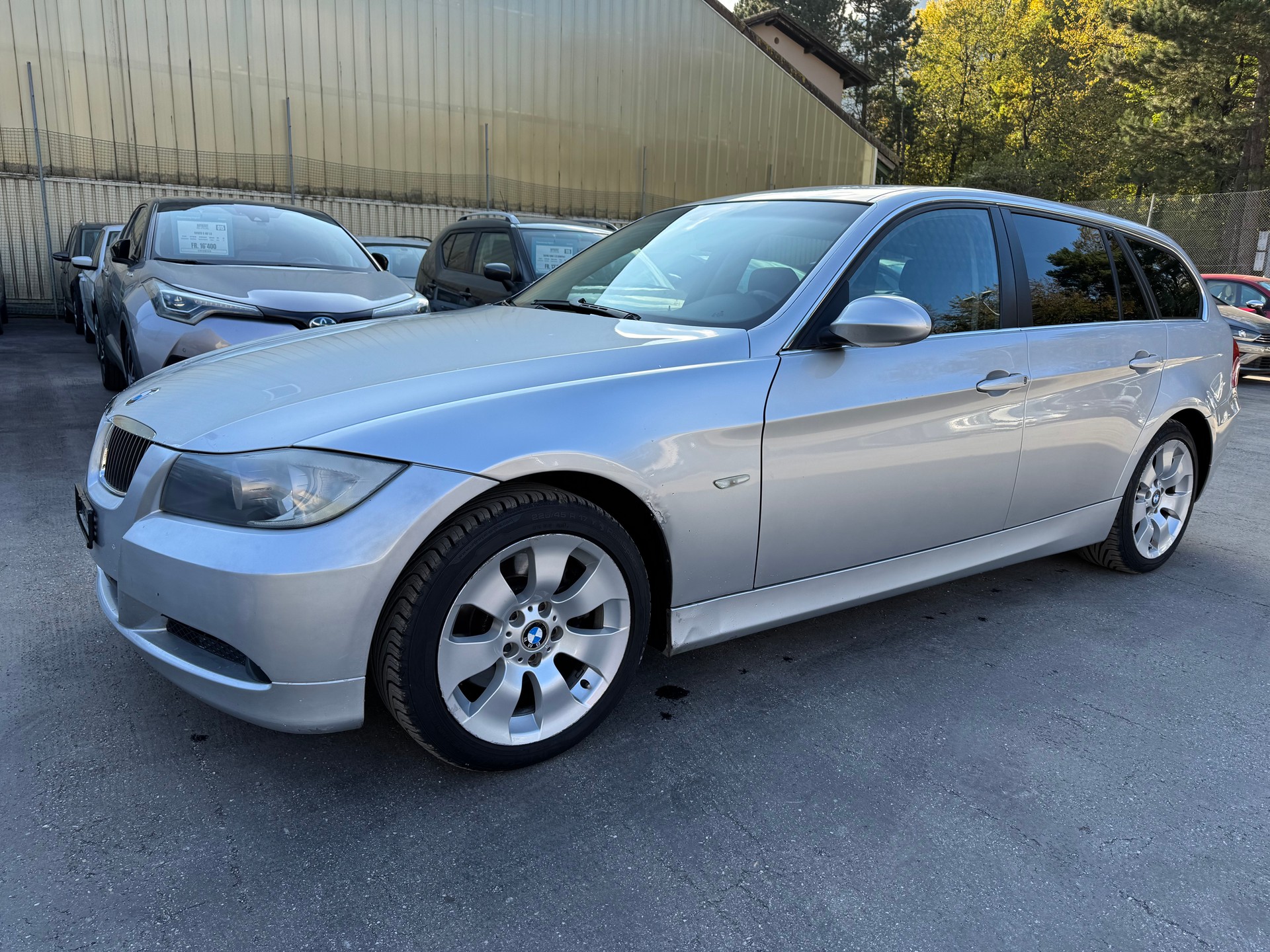 BMW 325xi Touring-image-6