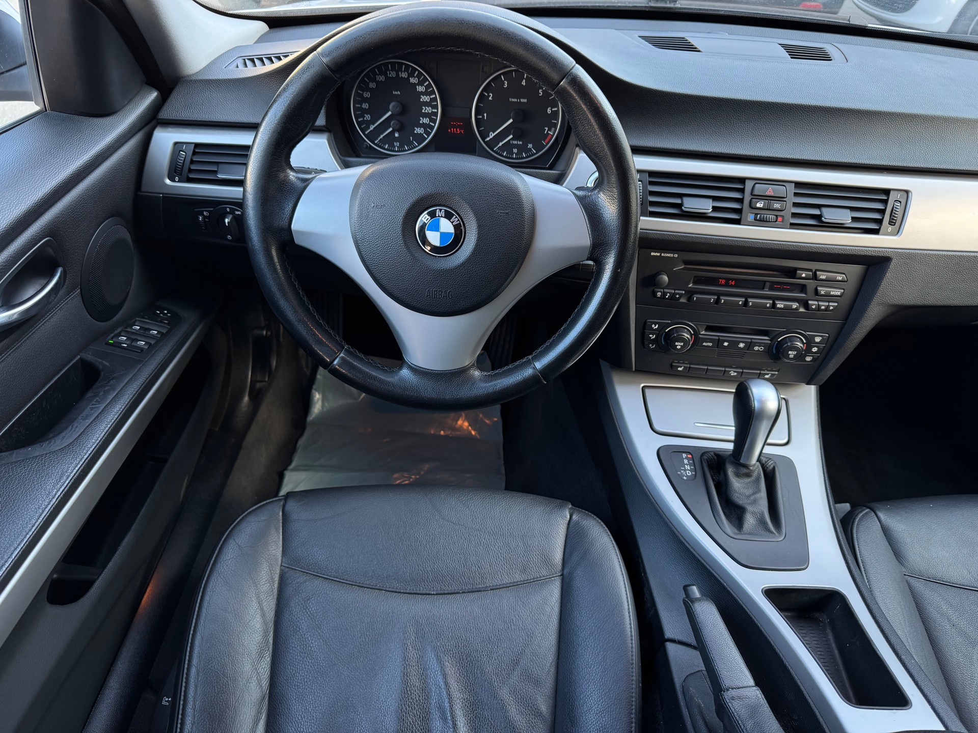 BMW 325xi Touring-image-11