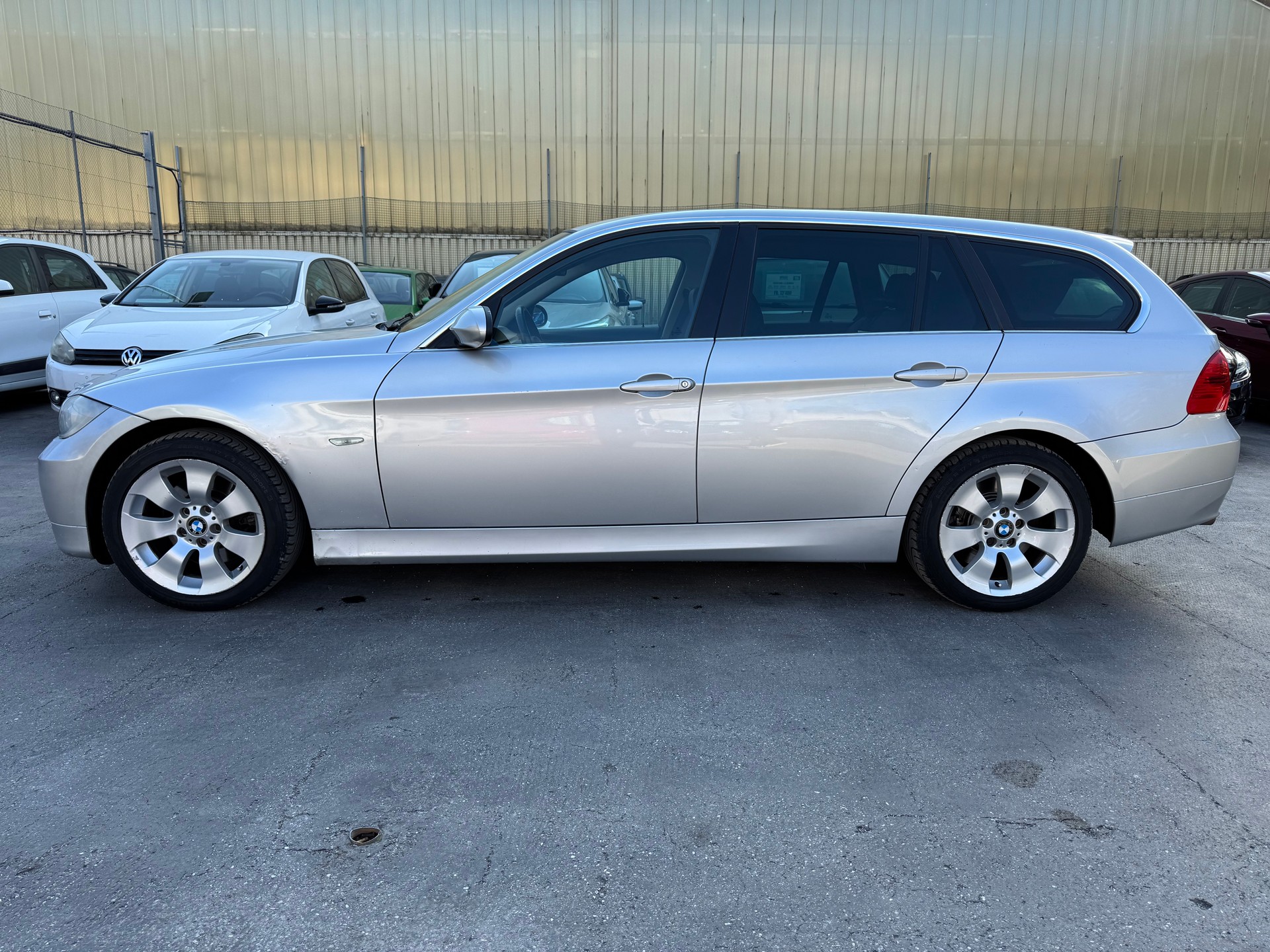 BMW 325xi Touring-image-5