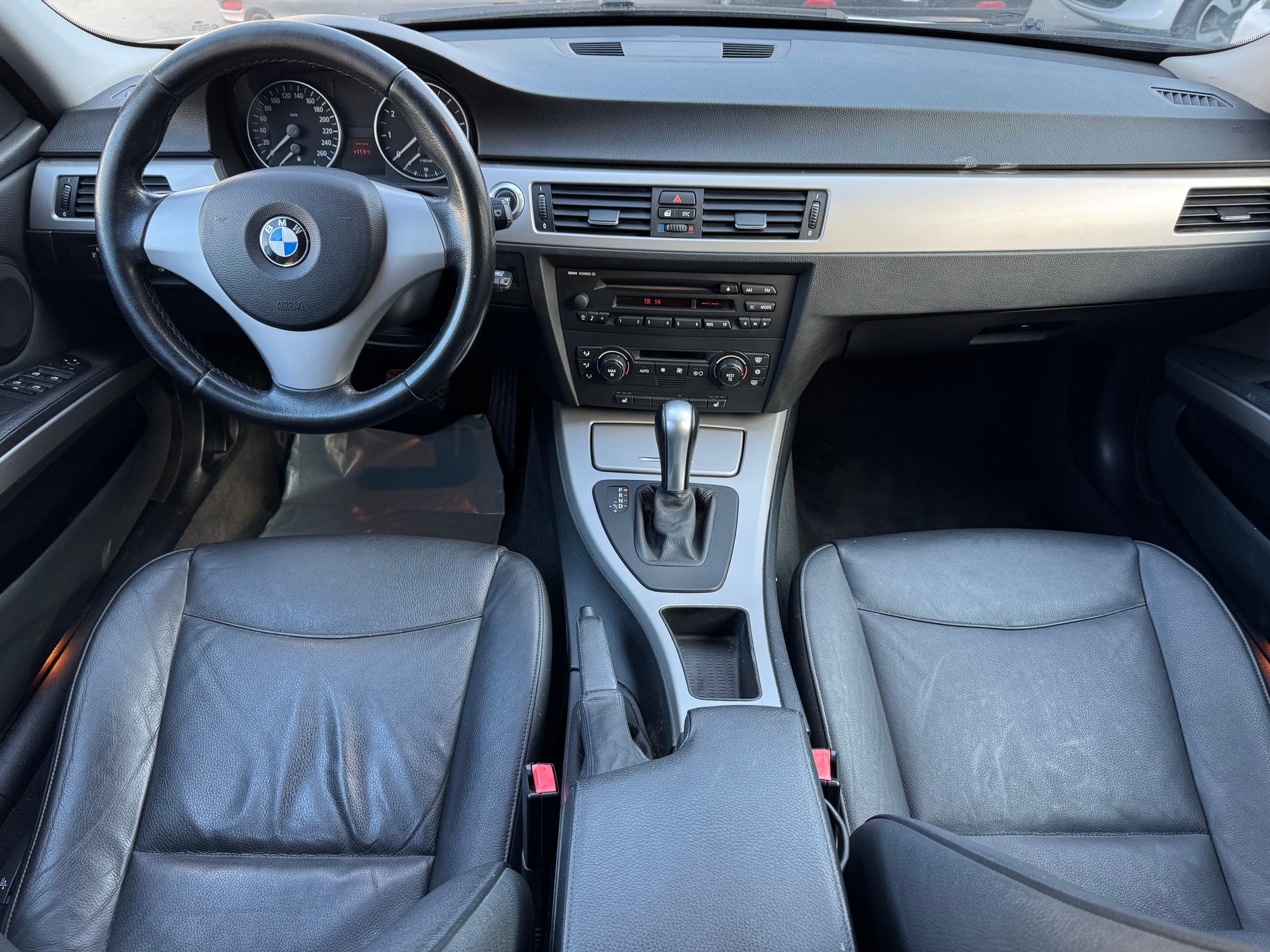 BMW 325xi Touring-image-10