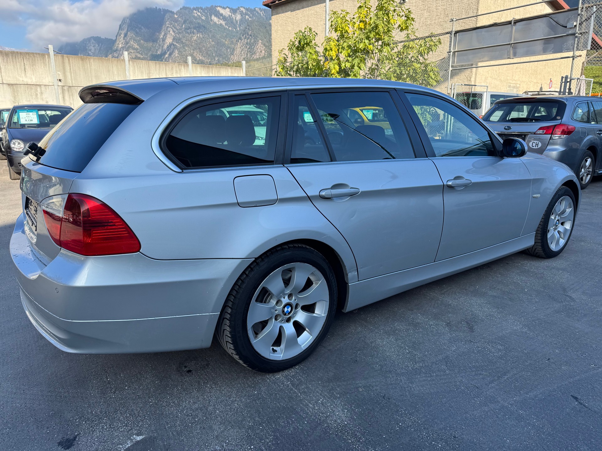 BMW 325xi Touring-image-3