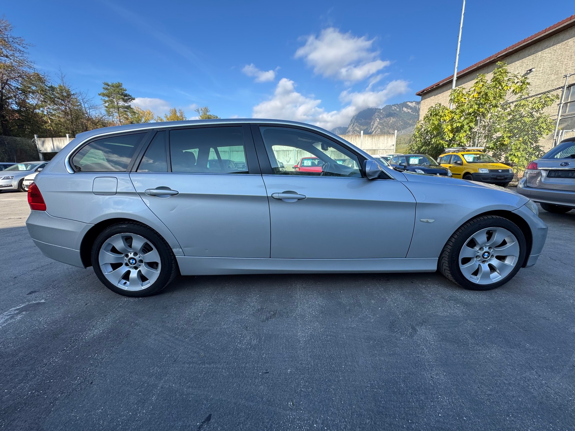 BMW 325xi Touring-image-2