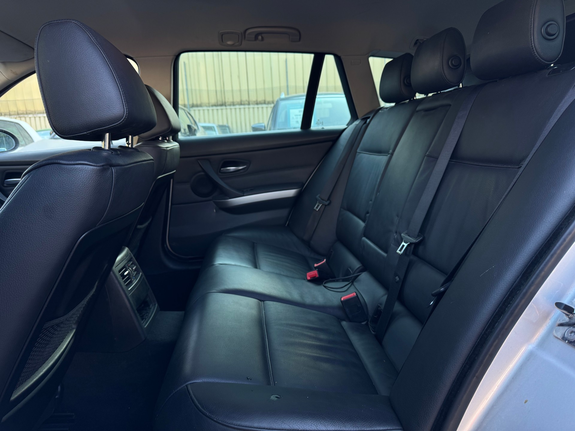 BMW 325xi Touring-image-9