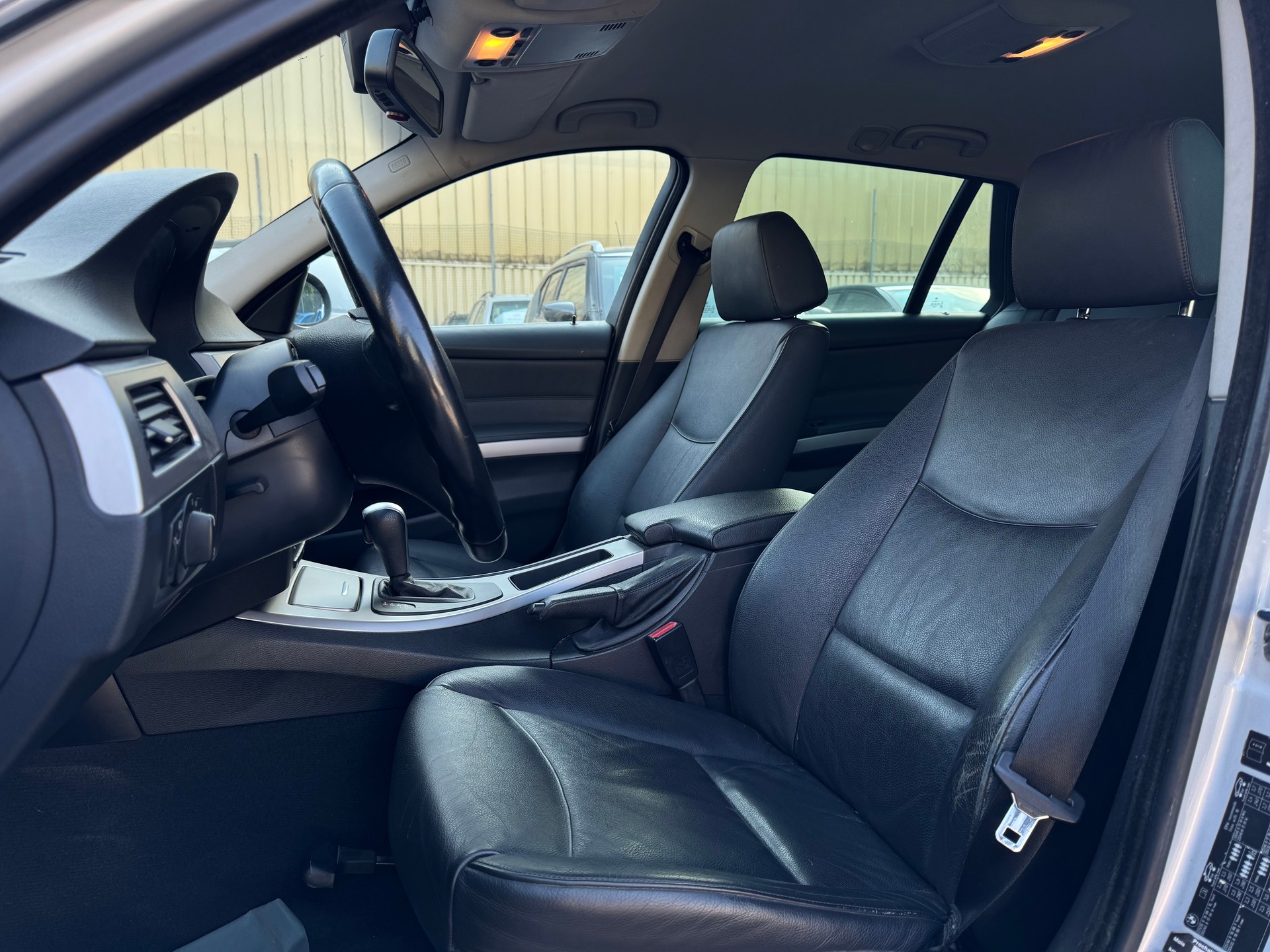 BMW 325xi Touring-image-7