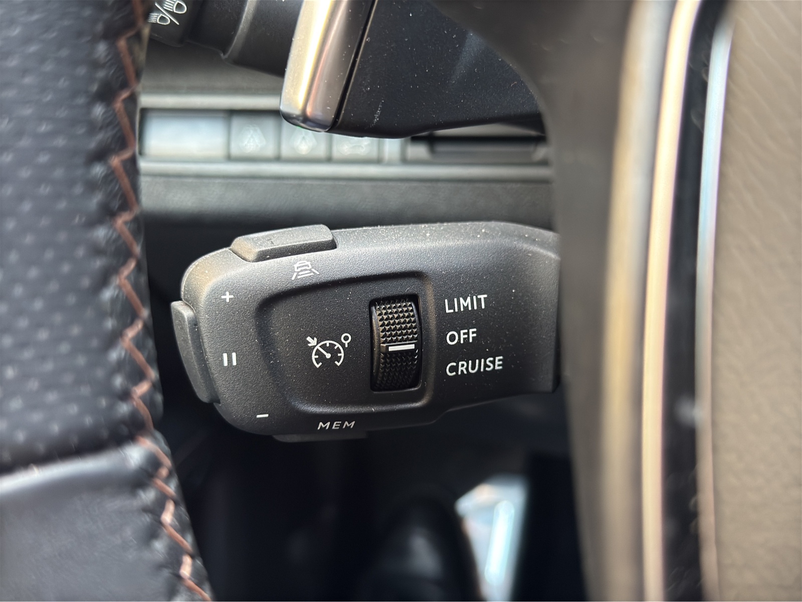 PEUGEOT 5008 136 e-DCS6 GT-image-24