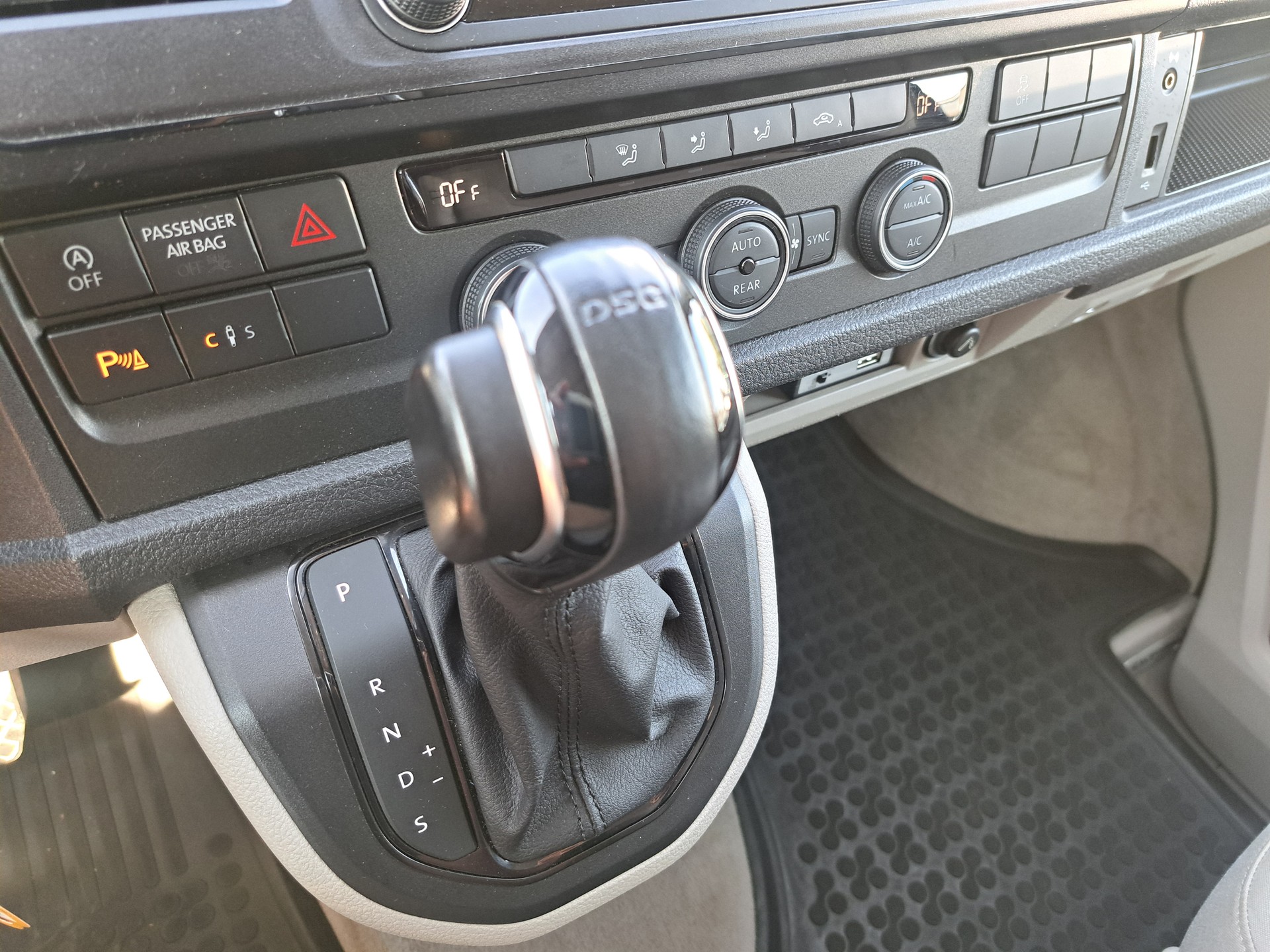 VW T6 California 2.0 Bi-TDI Beach 4Motion DSG-image-15