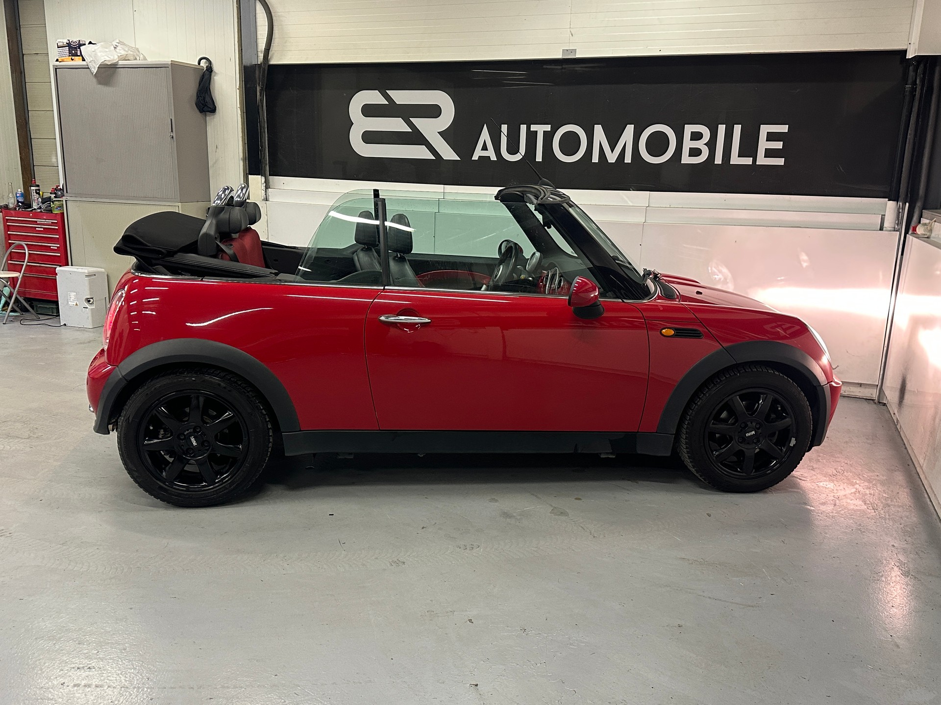 MINI Cooper Cabriolet-image-5