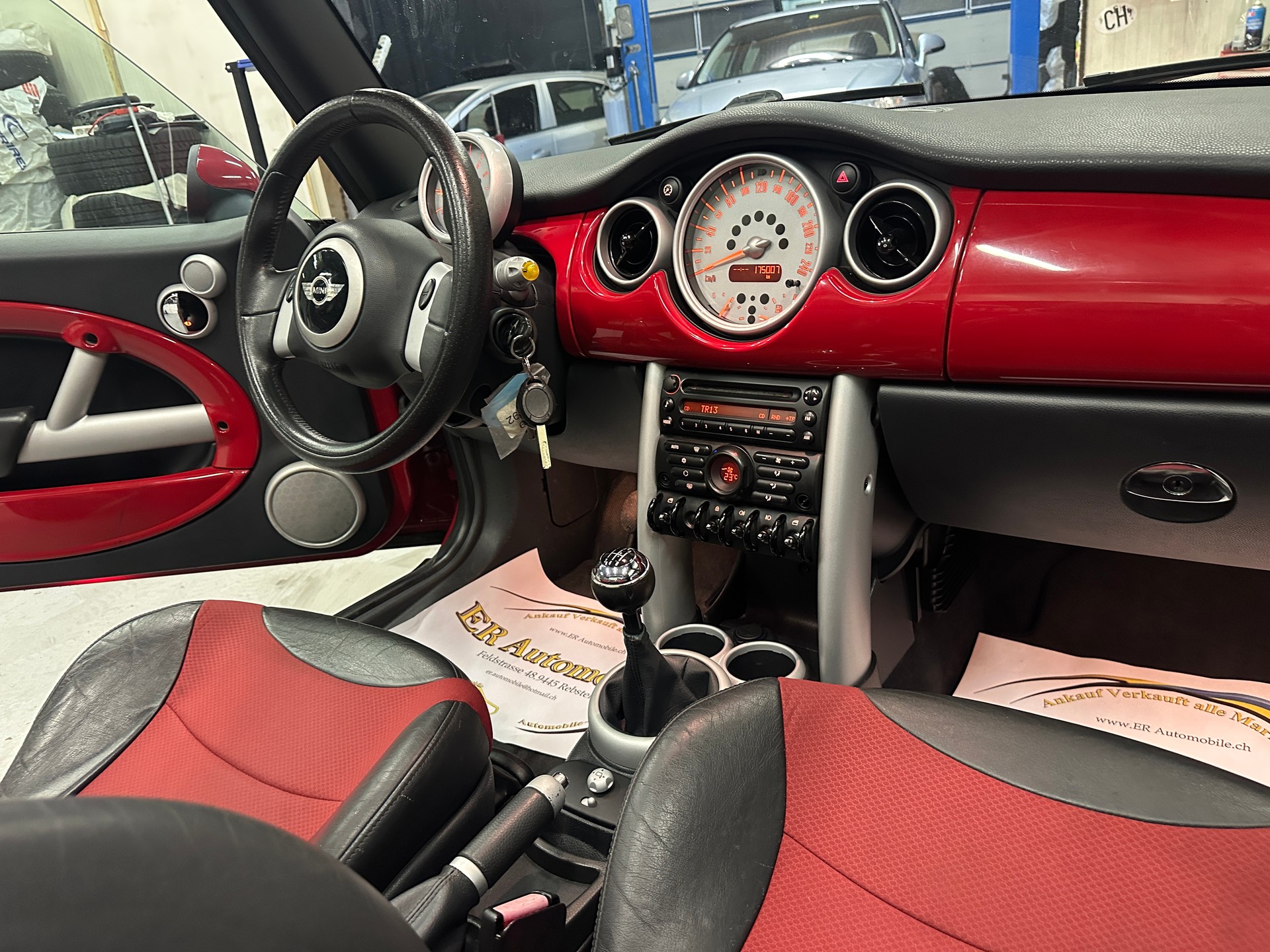 MINI Cooper Cabriolet-image-7