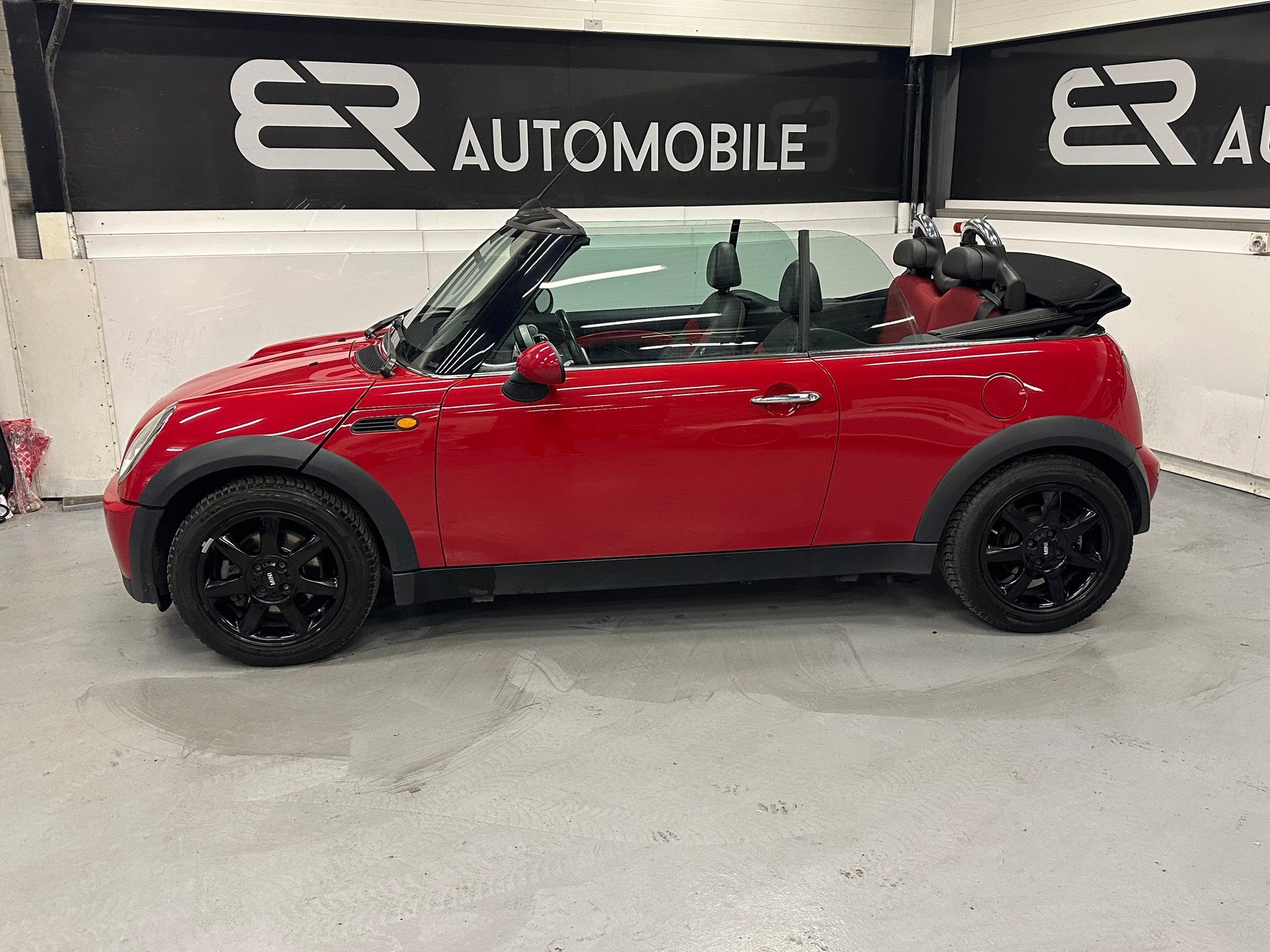 MINI Cooper Cabriolet-image-3
