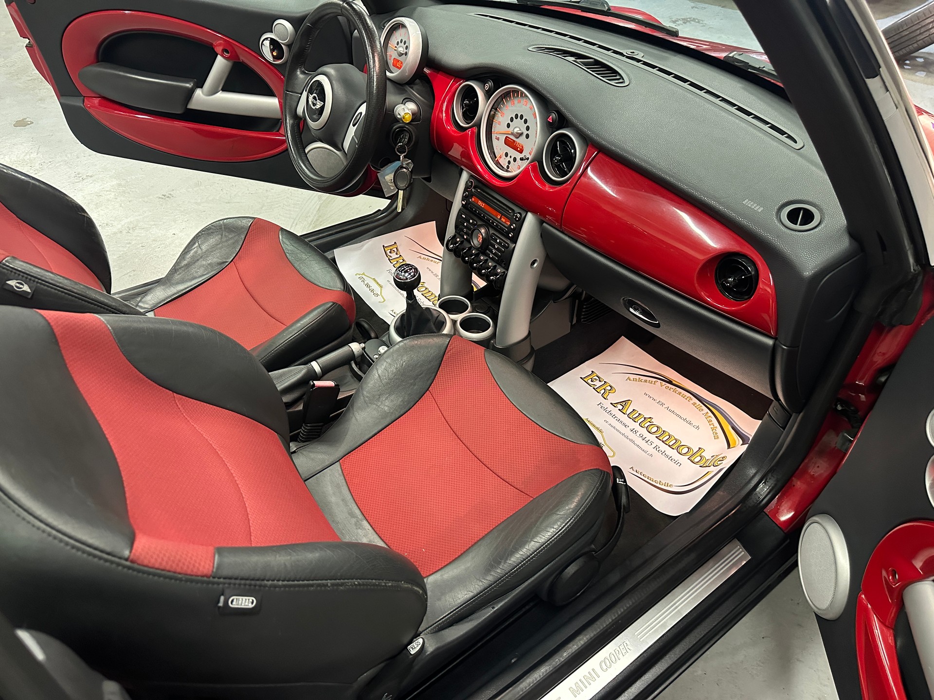 MINI Cooper Cabriolet-image-9