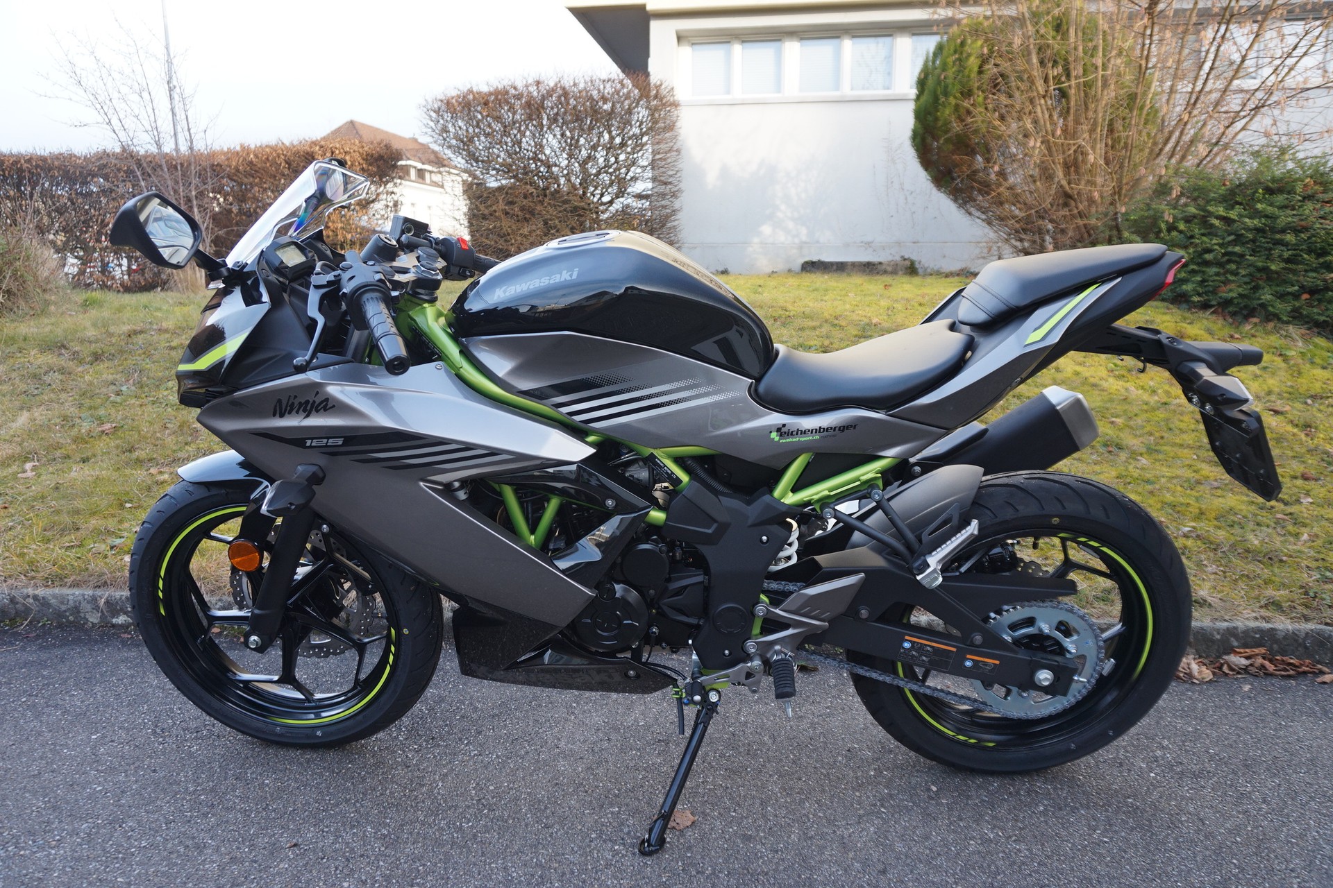 KAWASAKI Ninja 125 ABS MY26-showroom-element-1