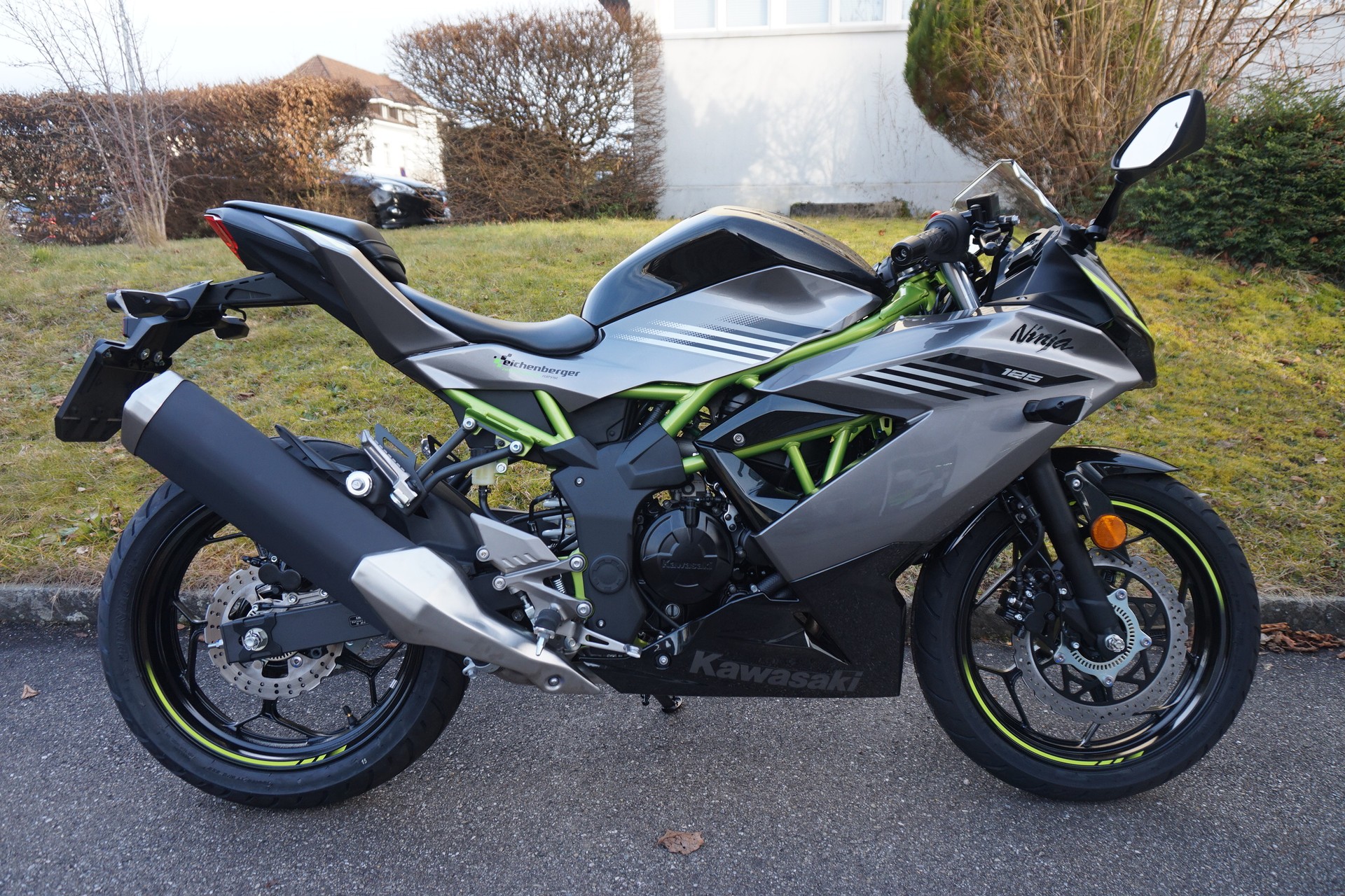 KAWASAKI Ninja 125 ABS MY26-showroom-element-3