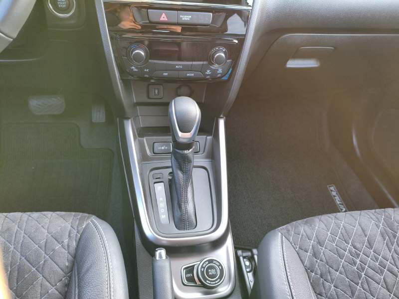 SUZUKI Vitara 1.5 Compact Top Hybrid 4x4-image-9