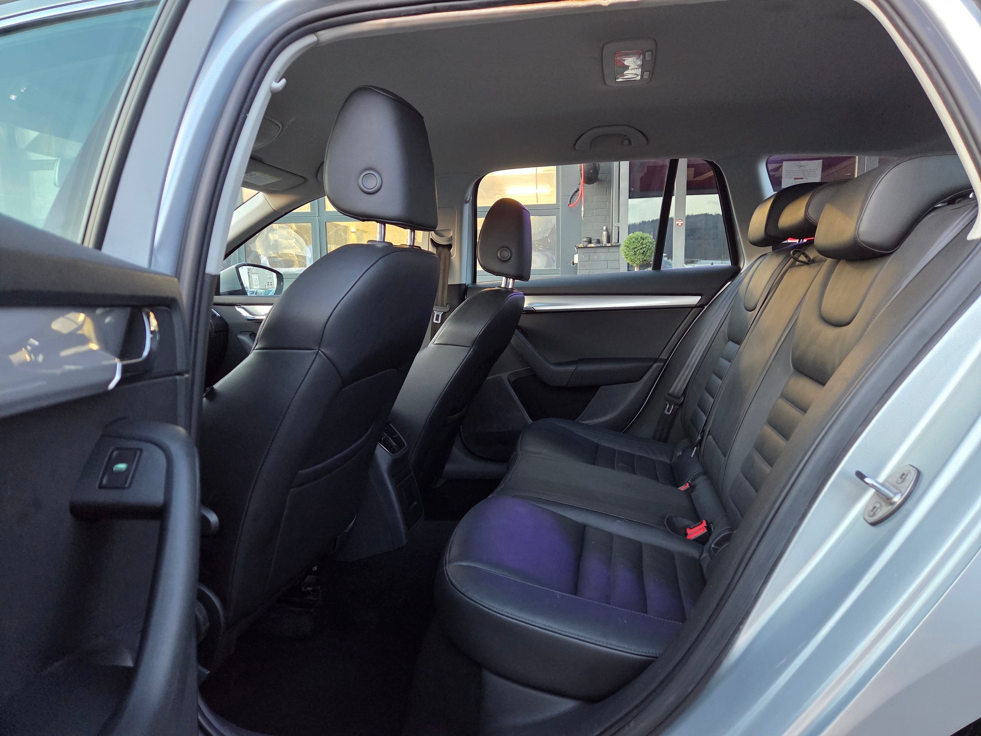 SKODA Octavia Combi 1.6 TDI Ambition DSG-image-18
