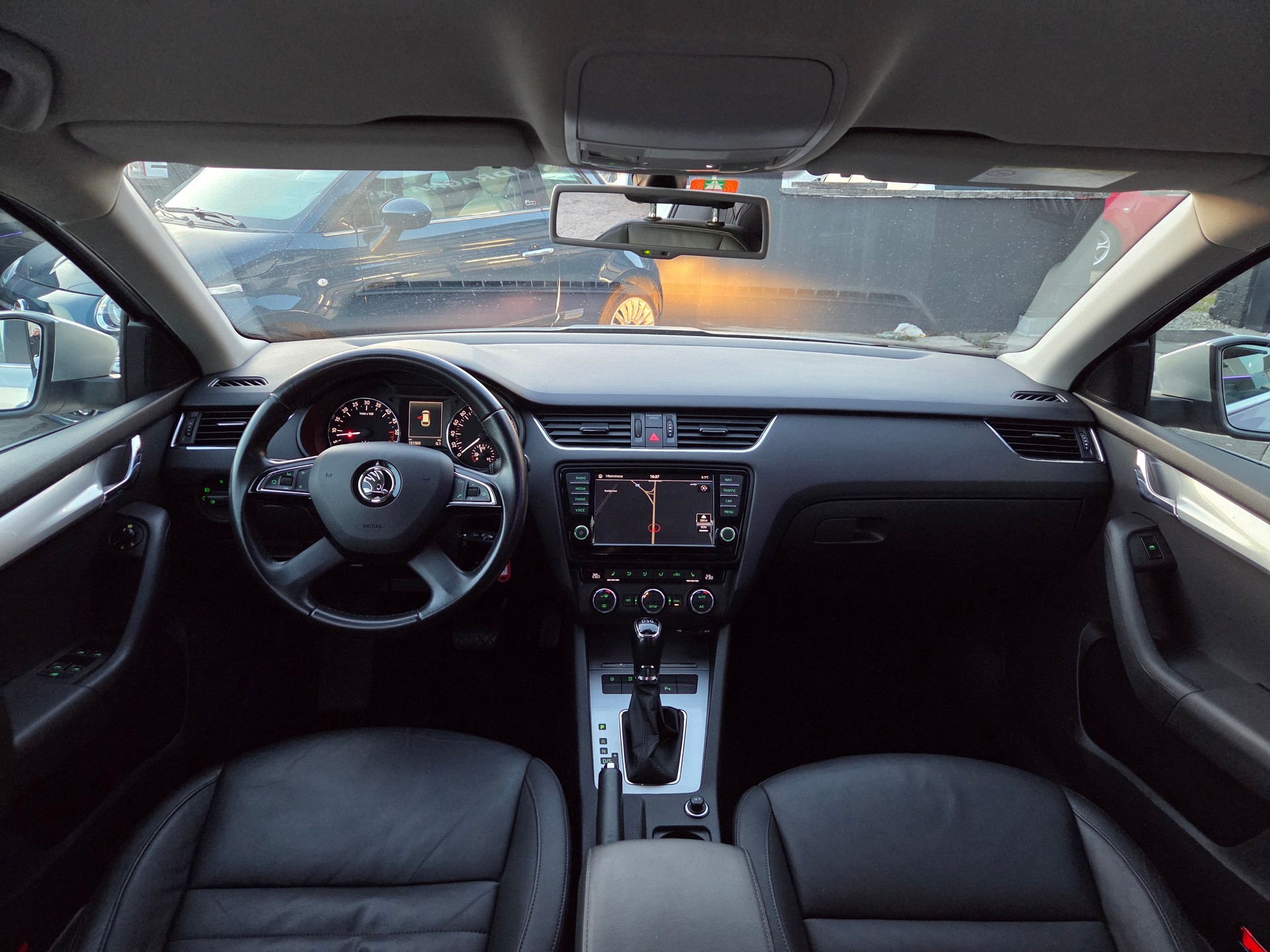 SKODA Octavia Combi 1.6 TDI Ambition DSG-image-19