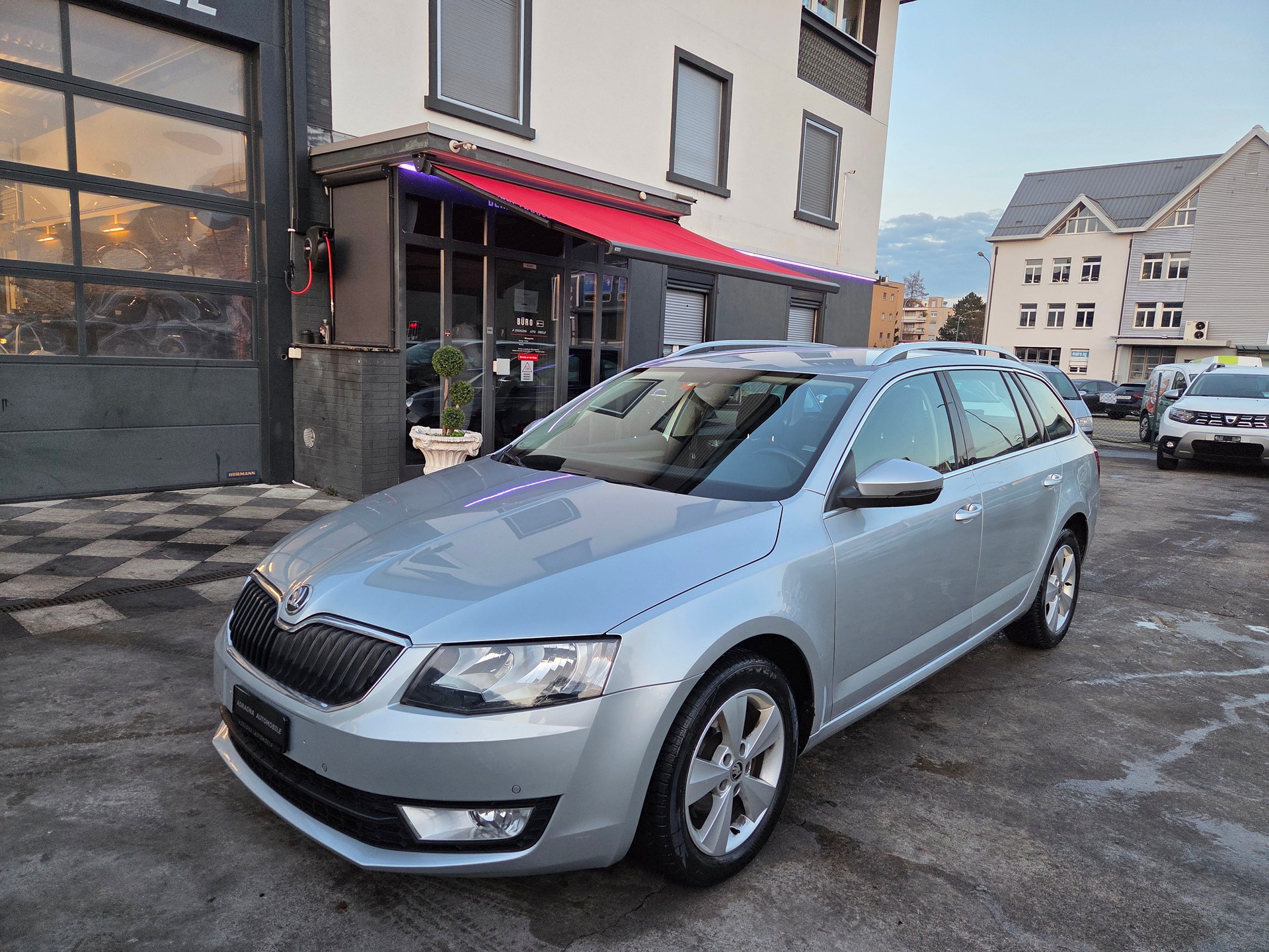 SKODA Octavia Combi 1.6 TDI Ambition DSG-image-4