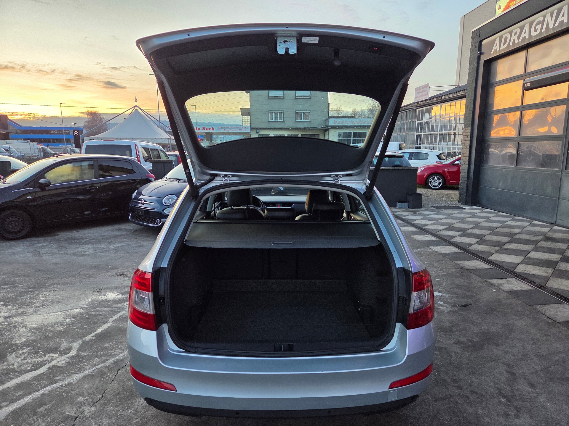 SKODA Octavia Combi 1.6 TDI Ambition DSG-image-9