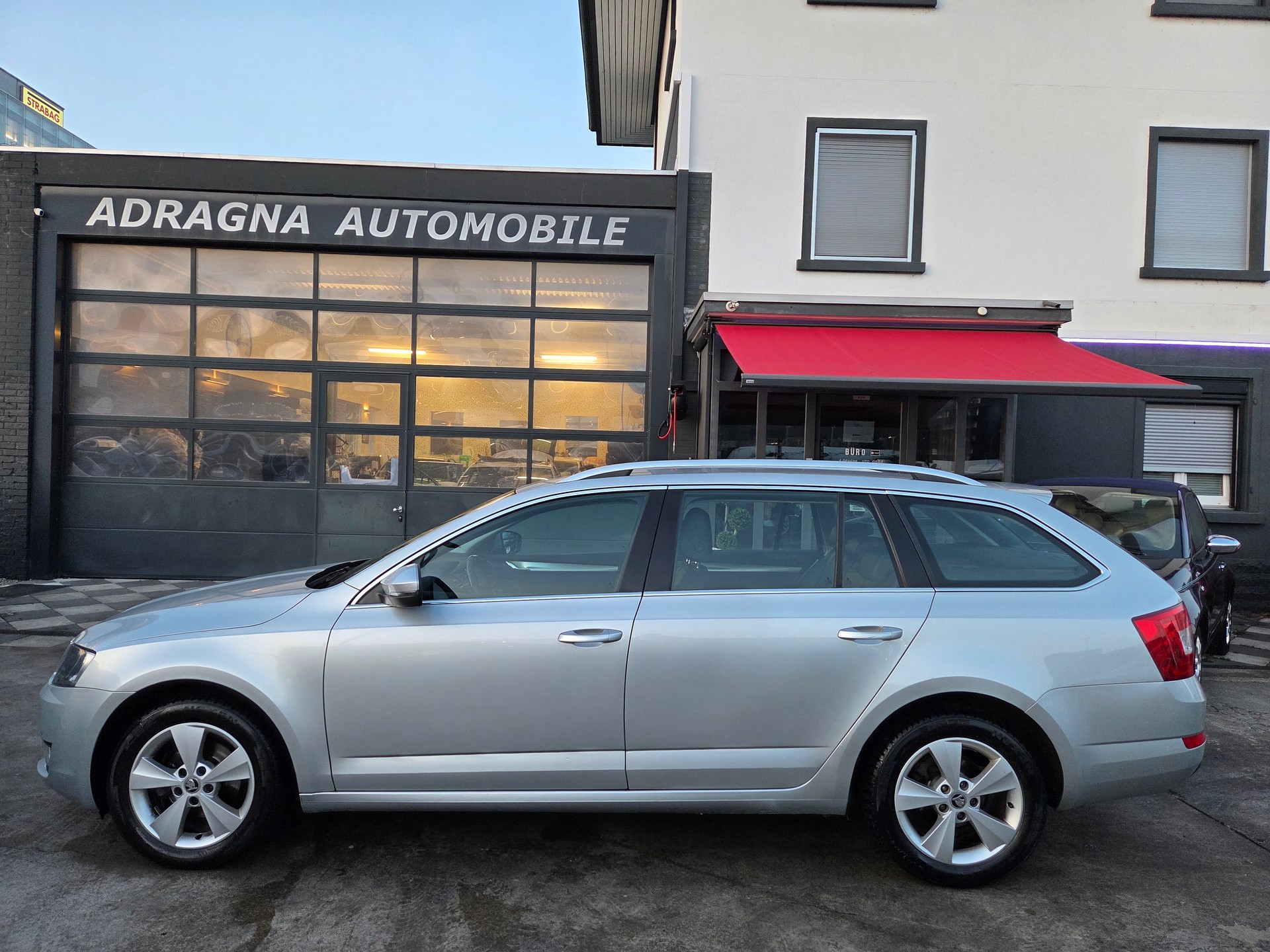 SKODA Octavia Combi 1.6 TDI Ambition DSG-image-5