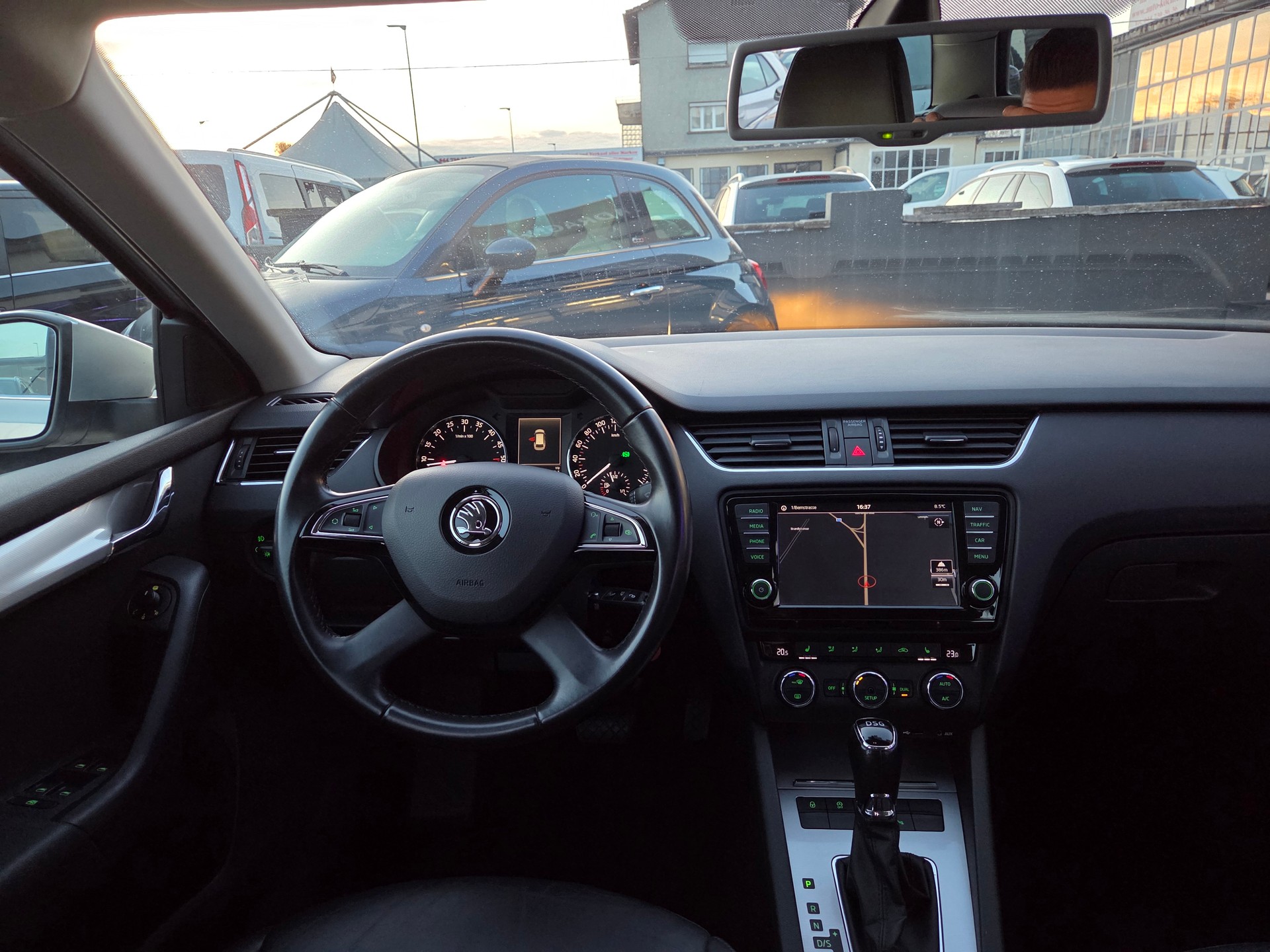 SKODA Octavia Combi 1.6 TDI Ambition DSG-image-20