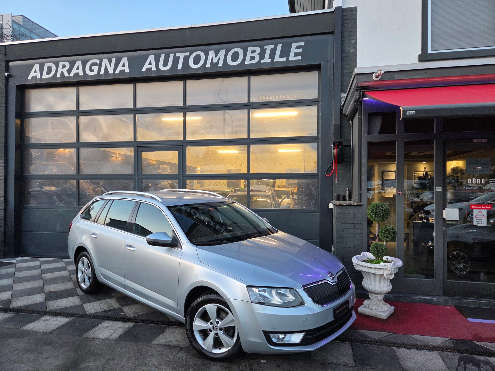 SKODA Octavia Combi 1.6 TDI Ambition DSG-image-1
