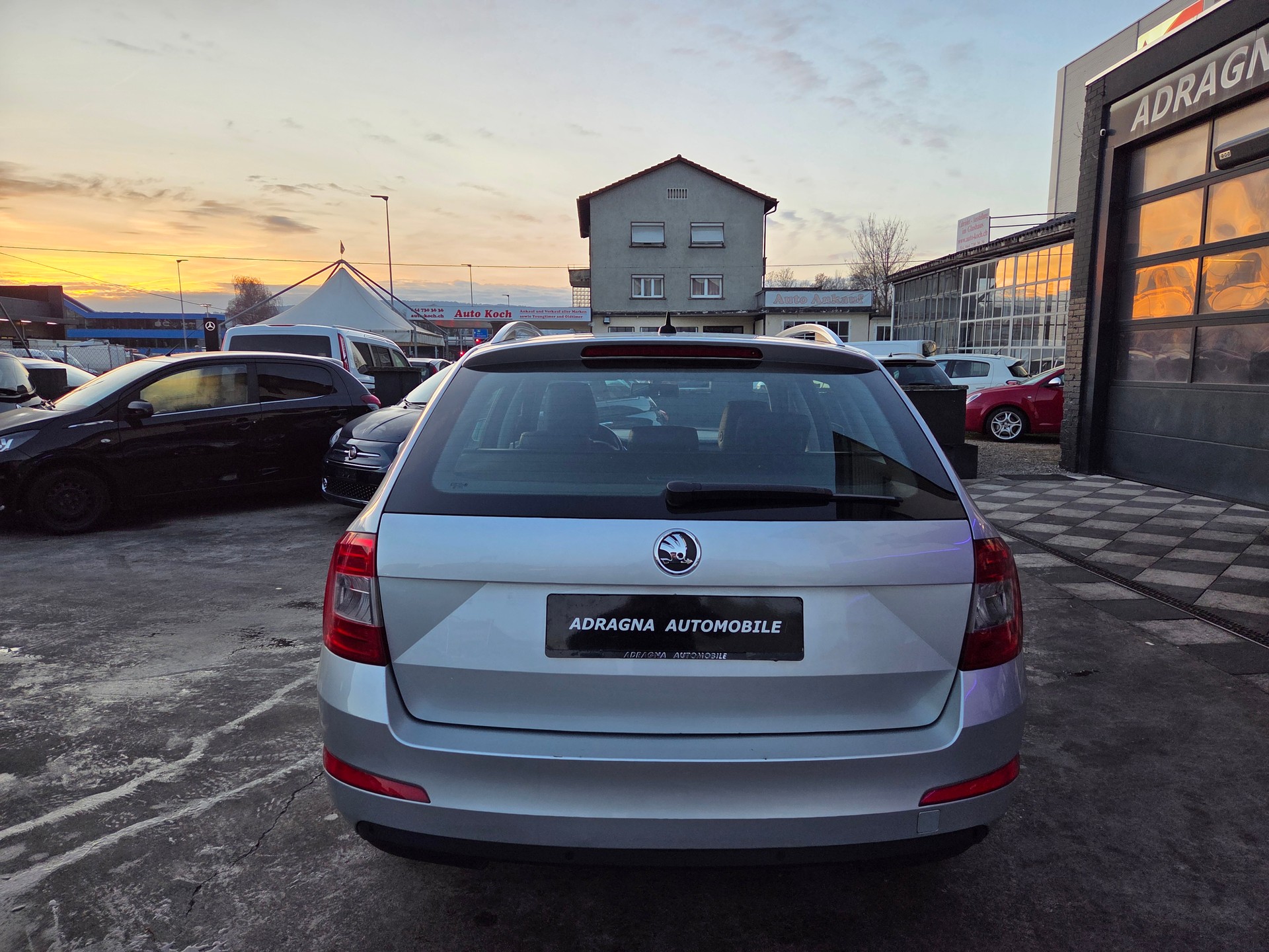 SKODA Octavia Combi 1.6 TDI Ambition DSG-image-8