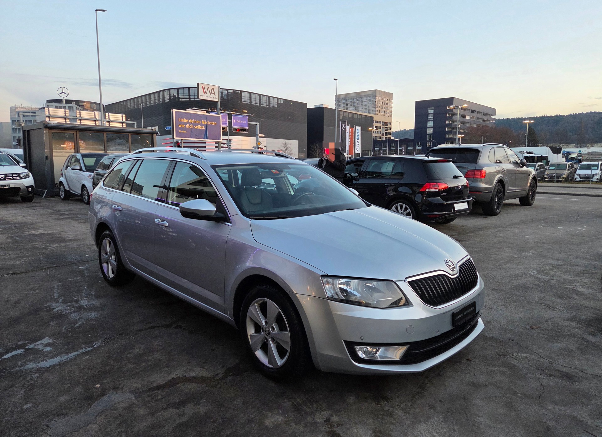 SKODA Octavia Combi 1.6 TDI Ambition DSG-image-12
