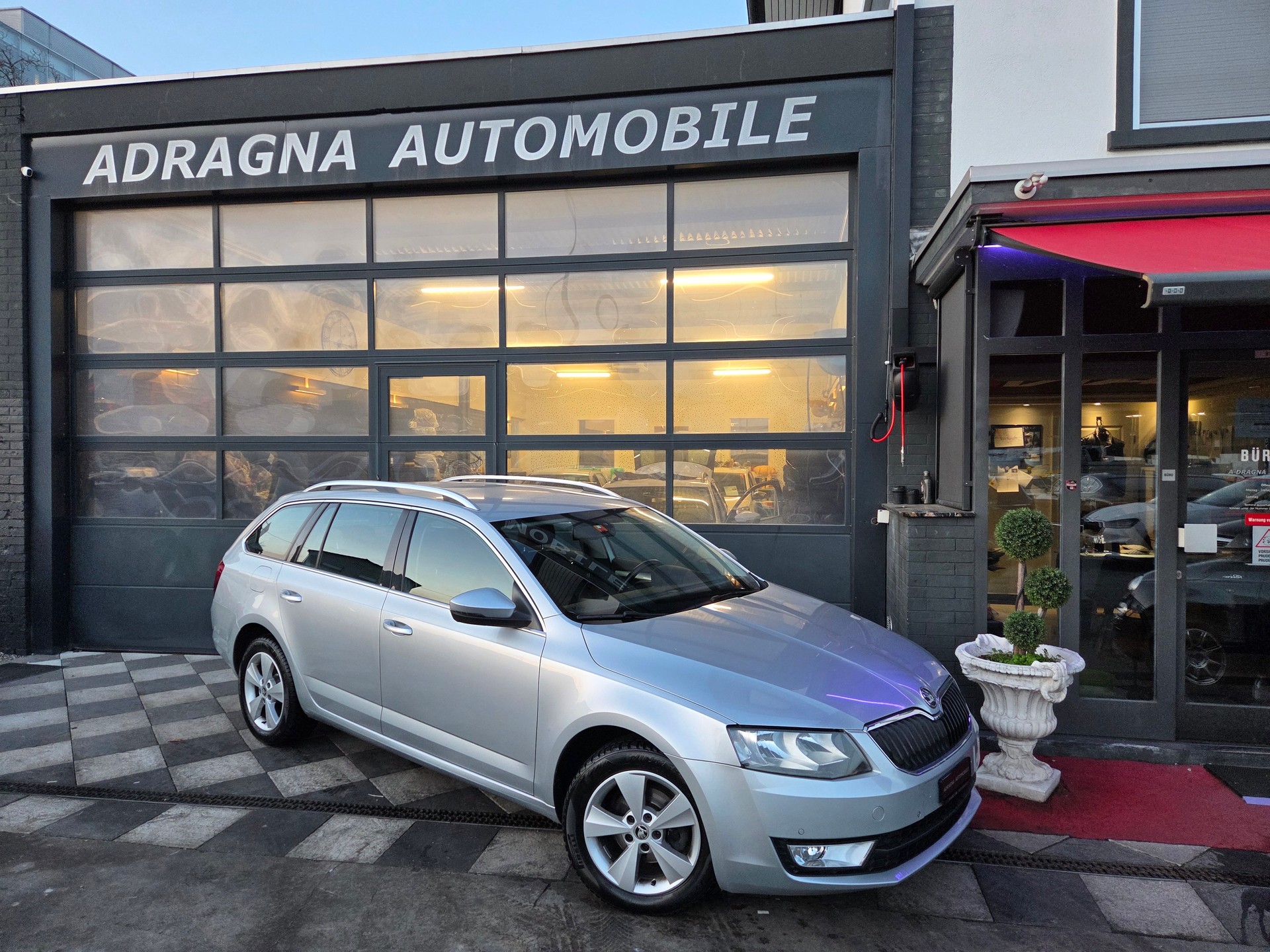 SKODA Octavia Combi 1.6 TDI Ambition DSG-image-3