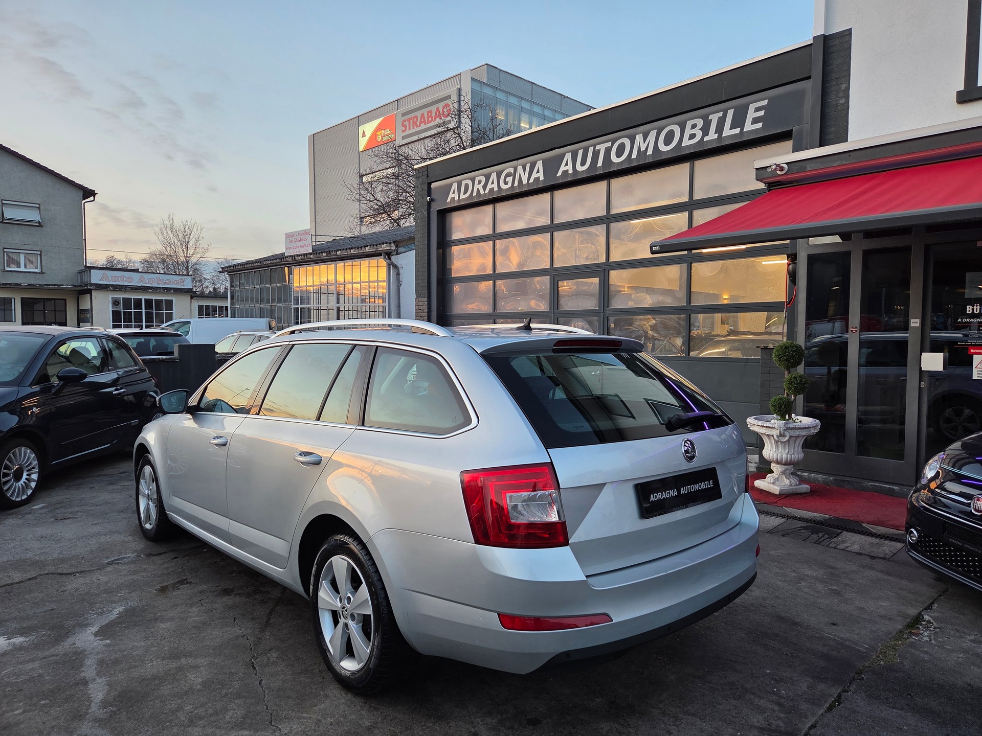 SKODA Octavia Combi 1.6 TDI Ambition DSG-image-6