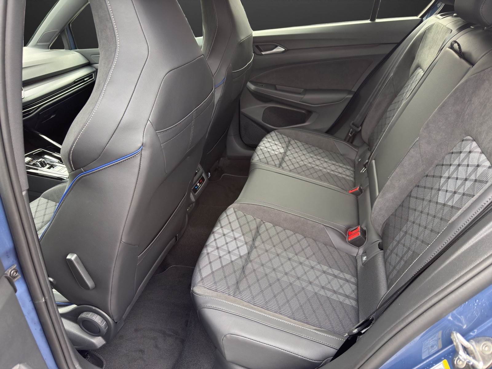 VW Golf 1.5 e TSI mHEV United DSG-image-8