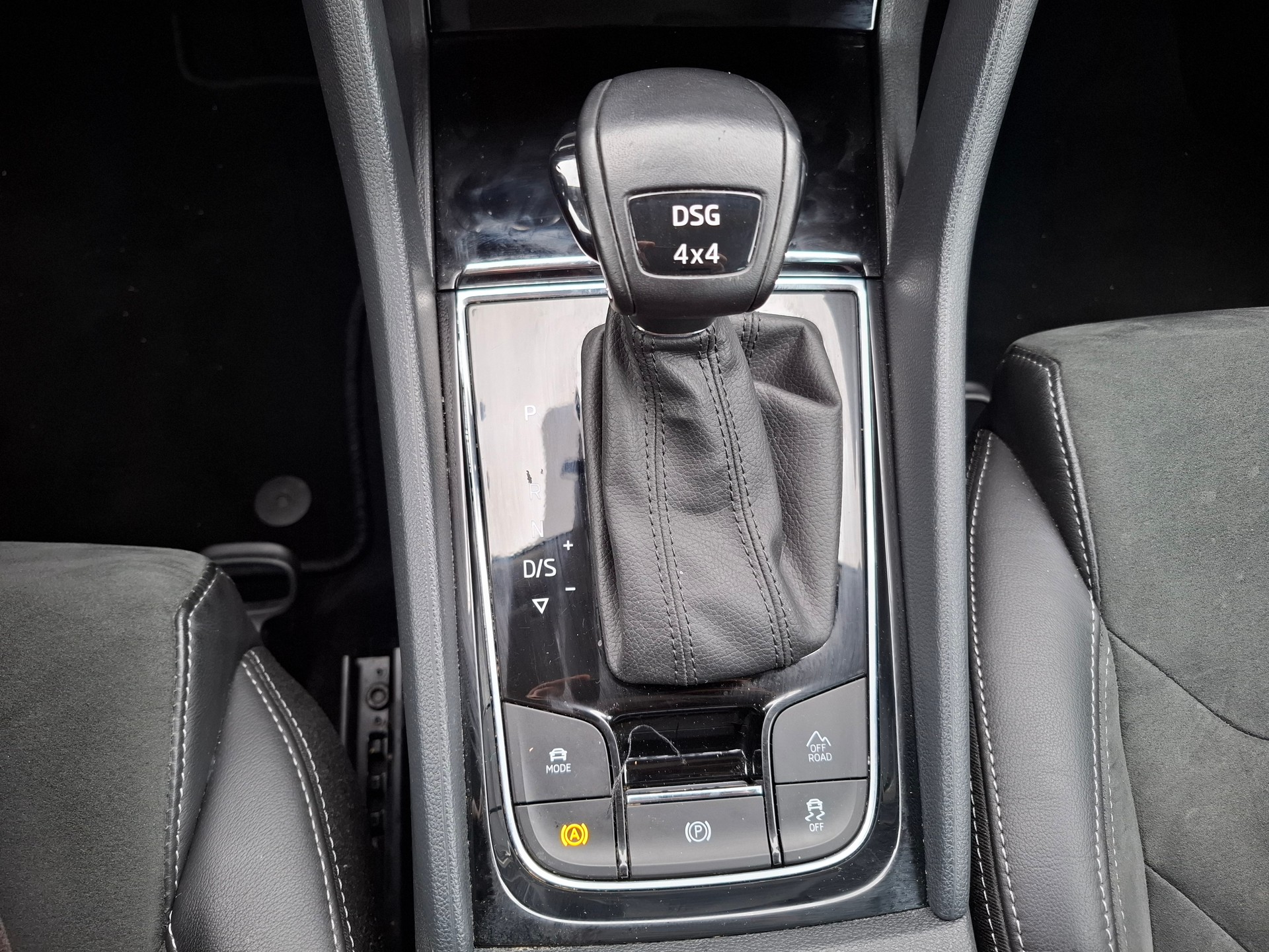 SKODA Kodiaq 2.0 TSI 4x4 Sport Line-image-10