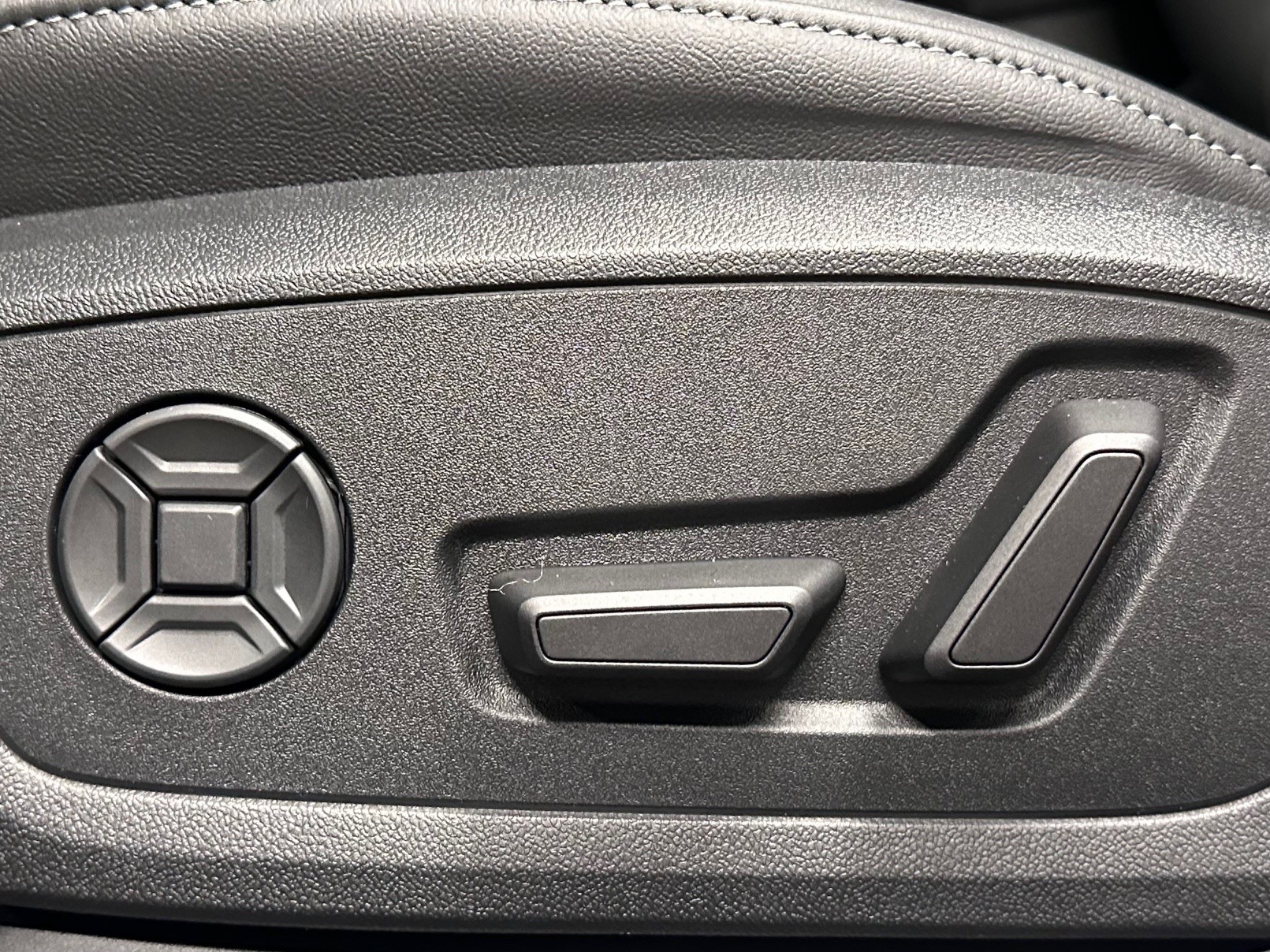 AUDI S3 Sportback TFSI quattro S-tronic-image-13