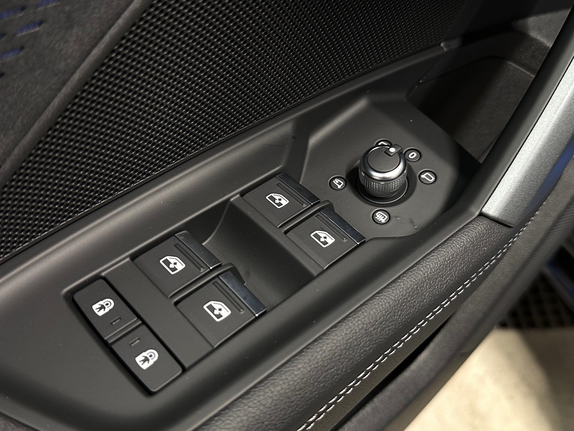 AUDI S3 Sportback TFSI quattro S-tronic-image-12