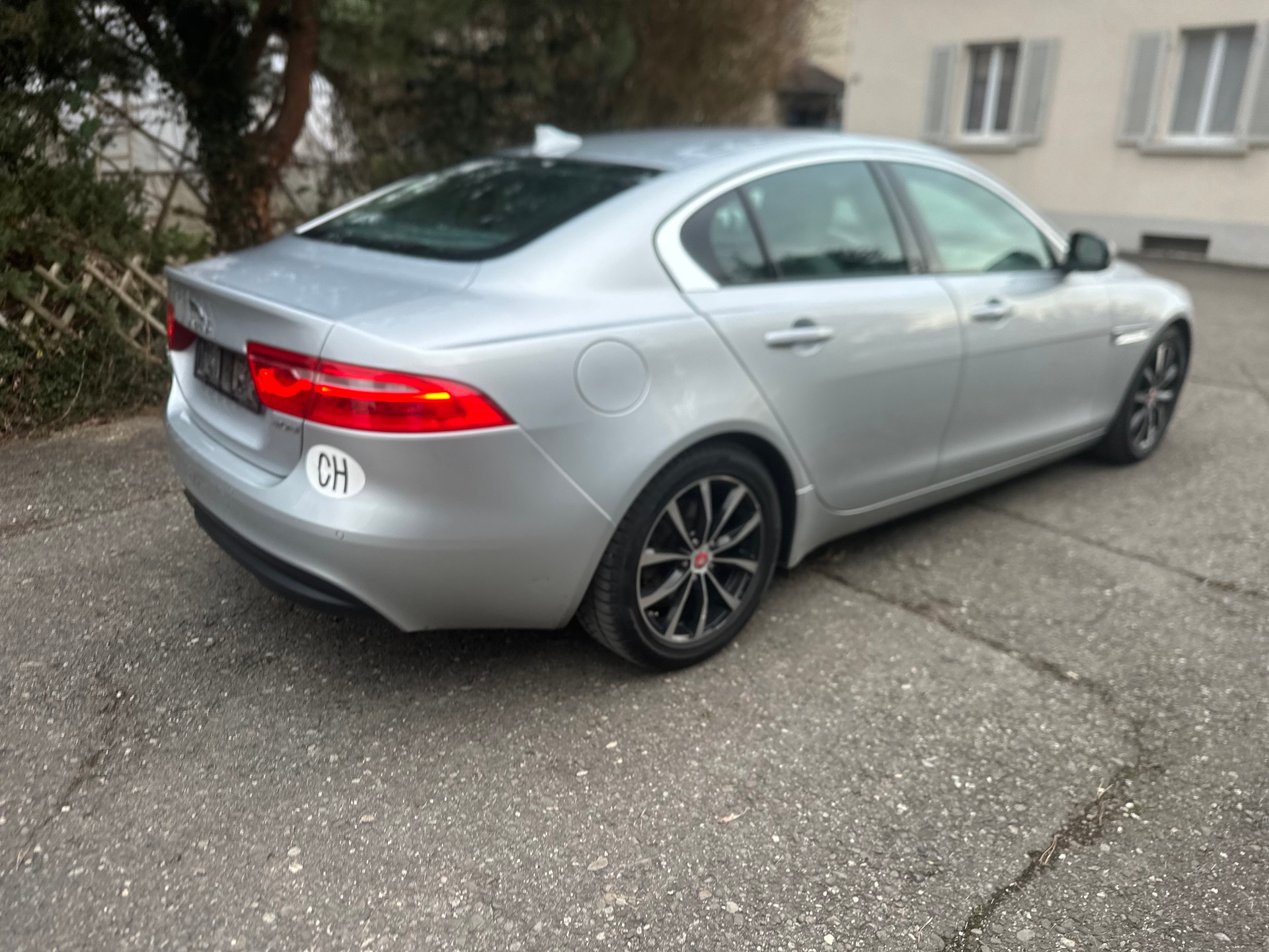 JAGUAR XE 20d Pure Automat-image-3
