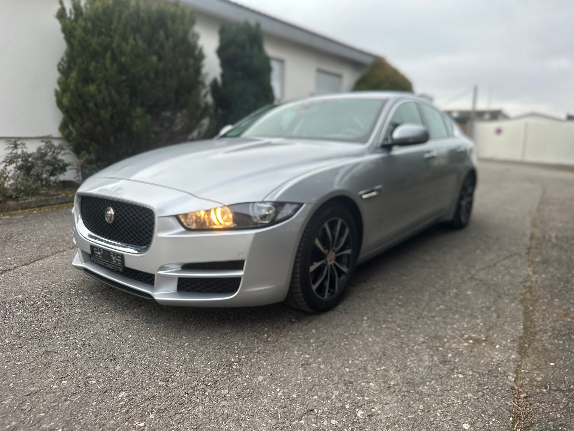 JAGUAR XE 20d Pure Automat