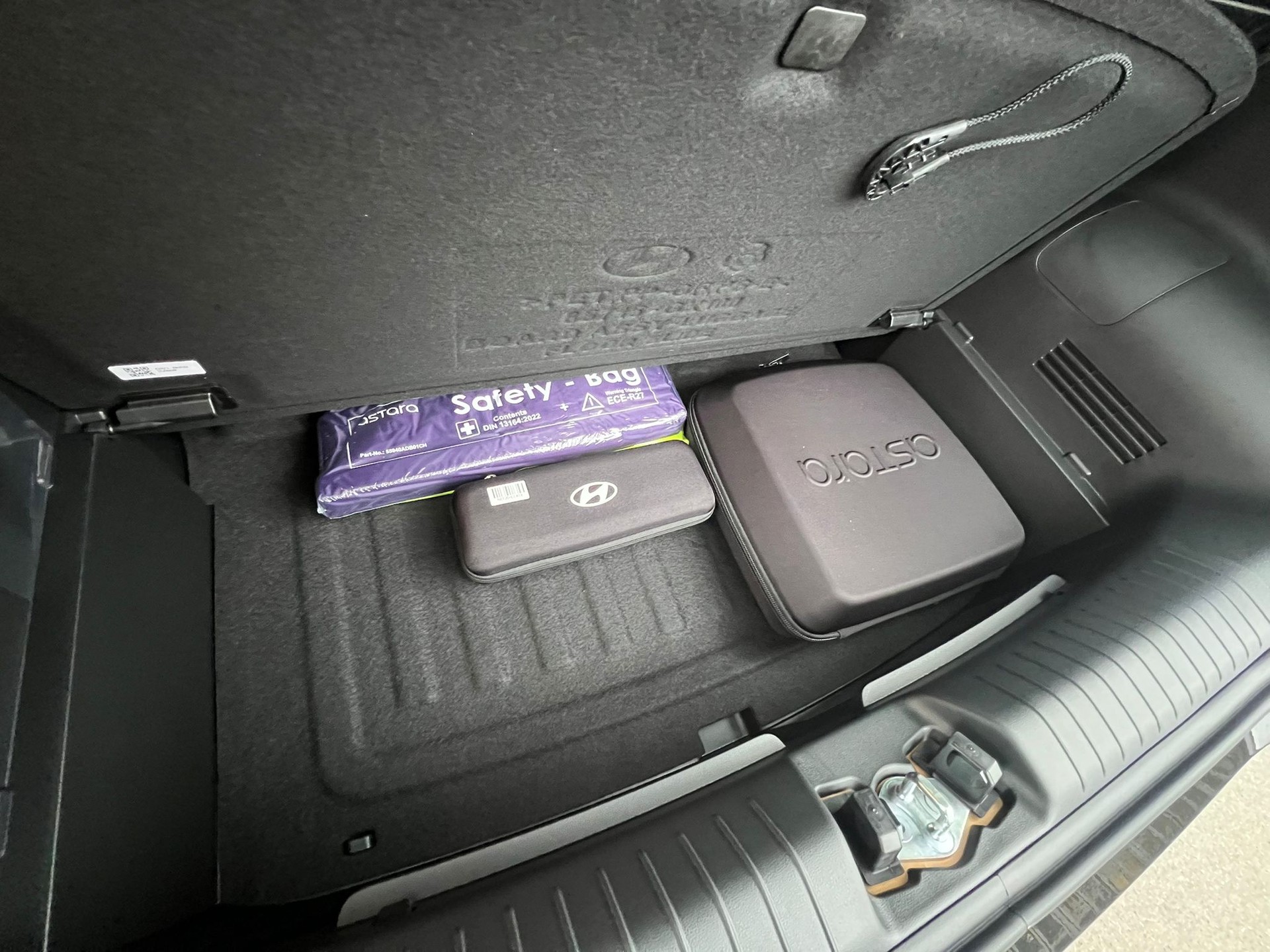 HYUNDAI Inster 49kWh Amplia-image-7