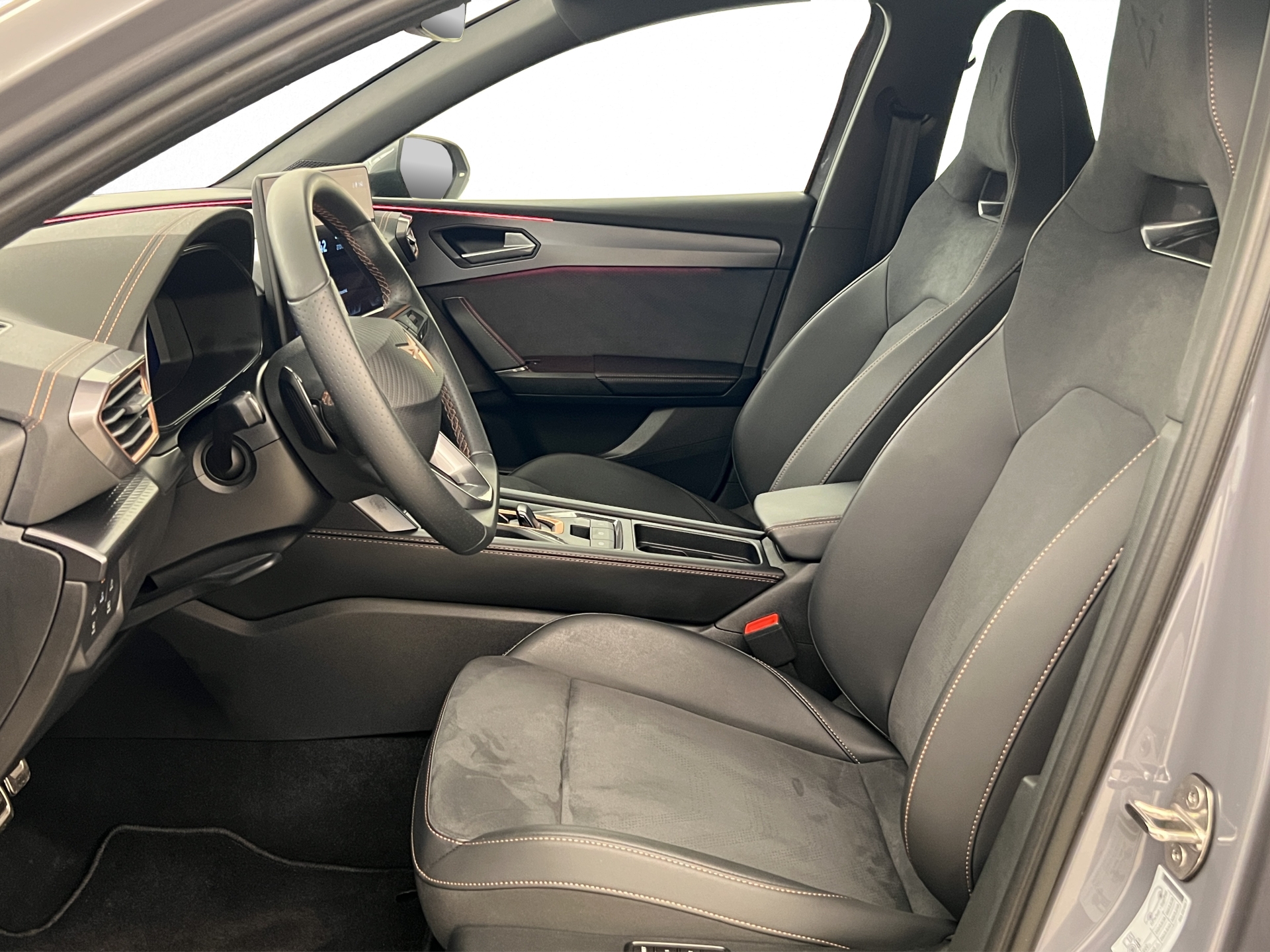 CUPRA Leon ST 2.0 TSI 333 VZ 4Drive-image-3