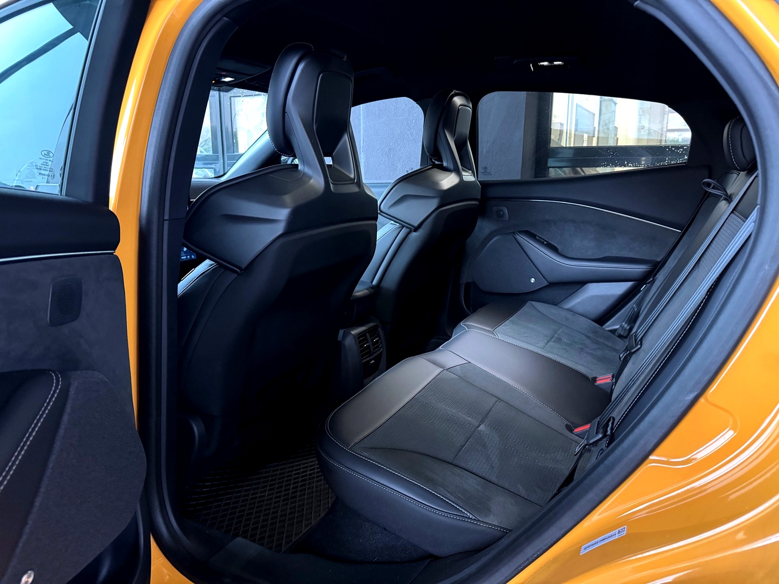 FORD Mustang MACH-E GT AWD 91 kWh-image-13