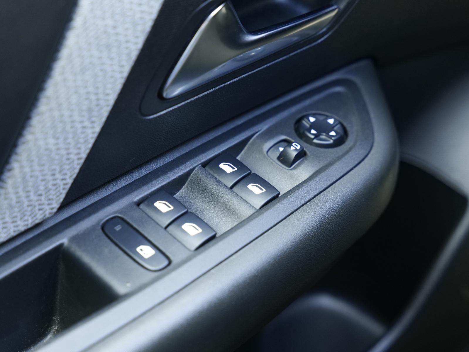 CITROEN C4 1.2 130 EAT8 Shine-image-24