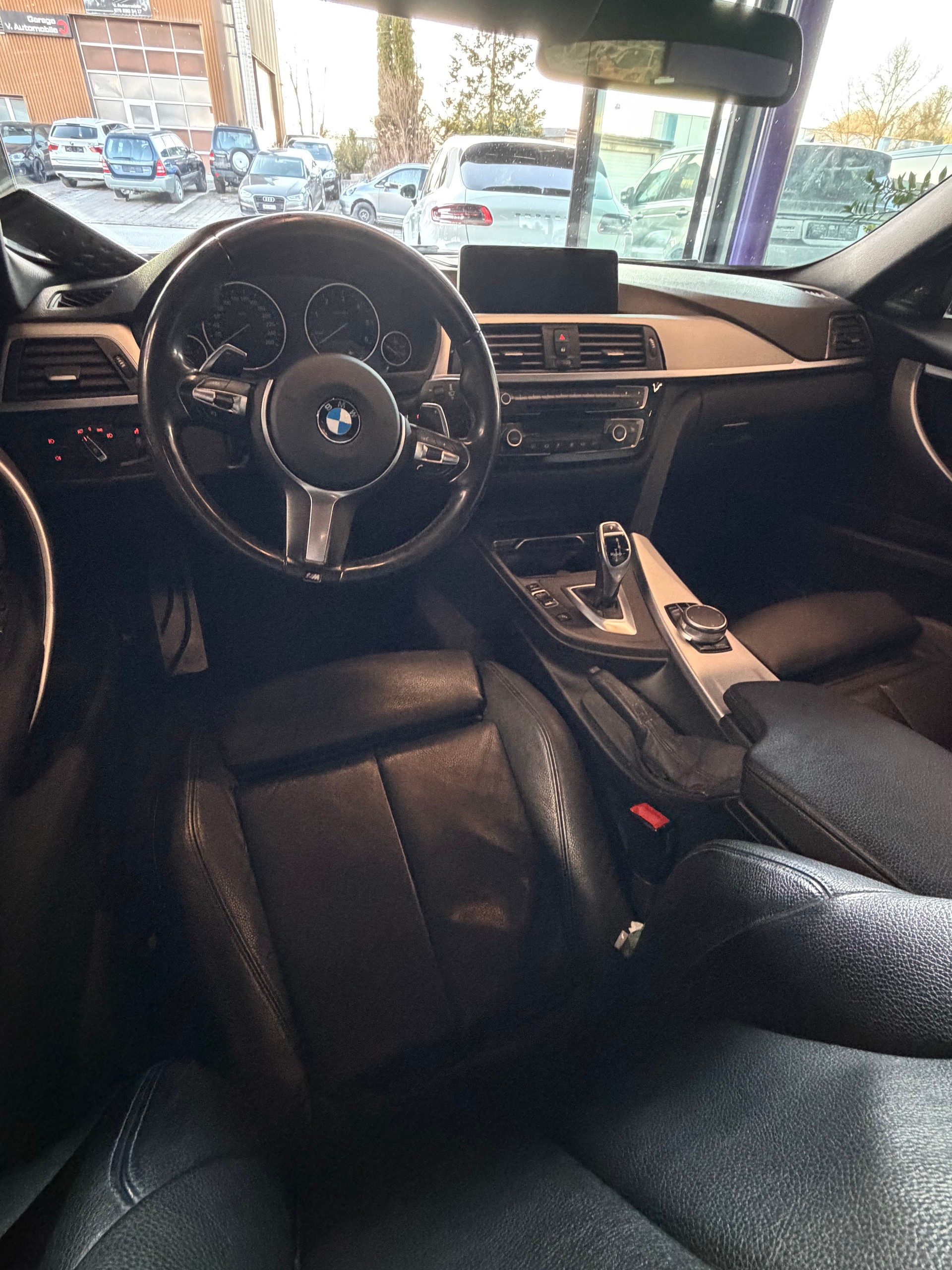 BMW 330d xDrive Touring M Sport Line Steptronic-image-11