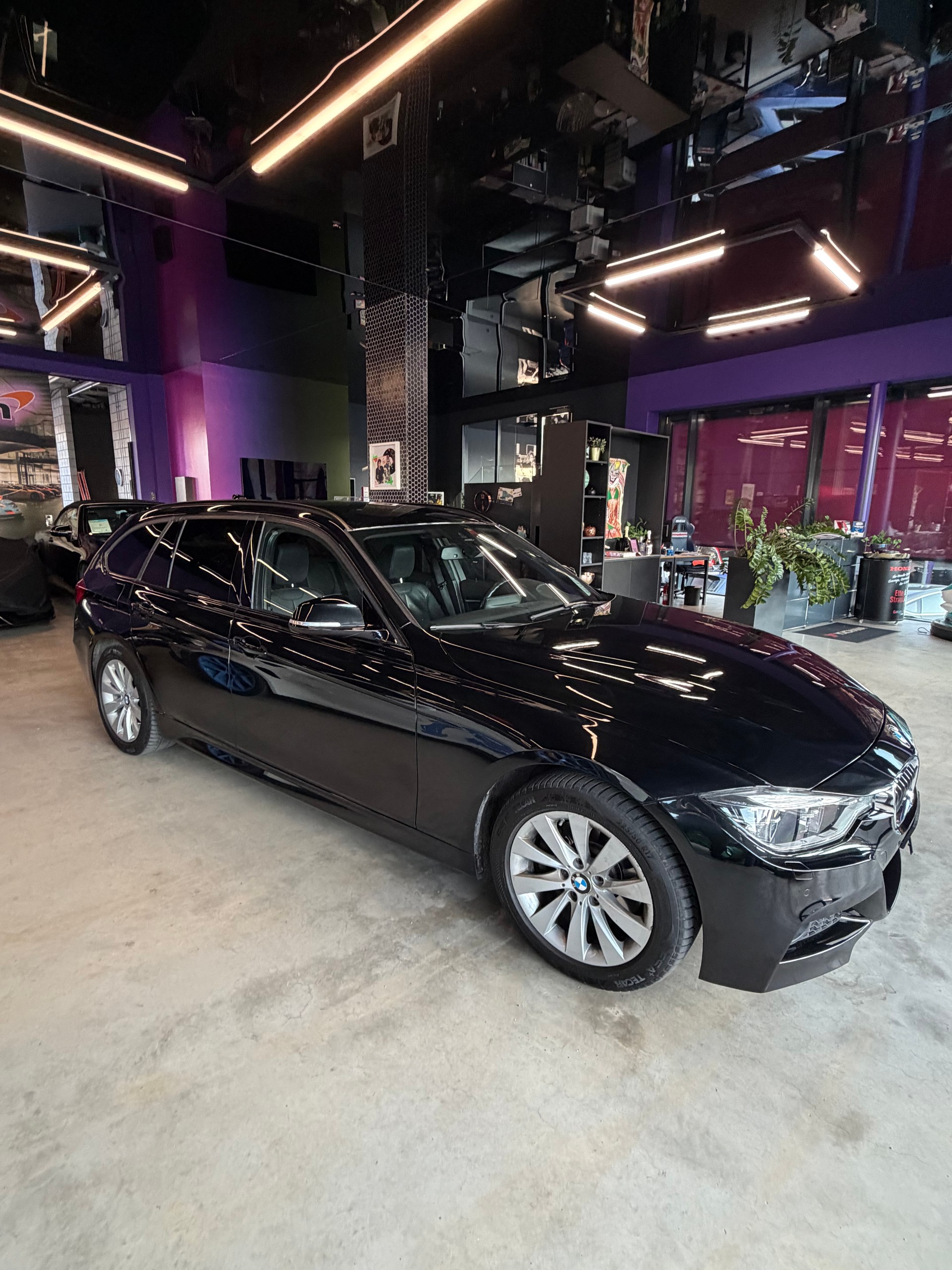 BMW 330d xDrive Touring M Sport Line Steptronic-image-8