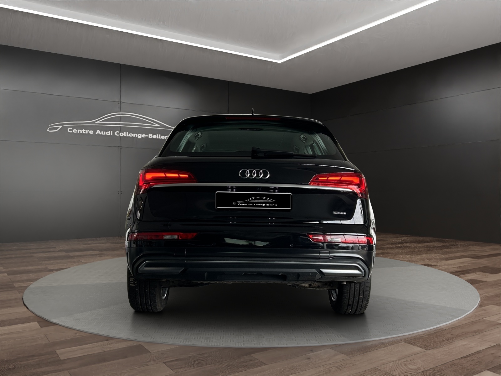 AUDI Q5 50 TFSI e PHEV quattro S-tronic-image-4