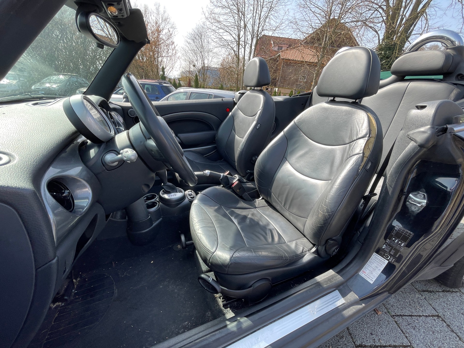 MINI Cooper Cabriolet-image-6