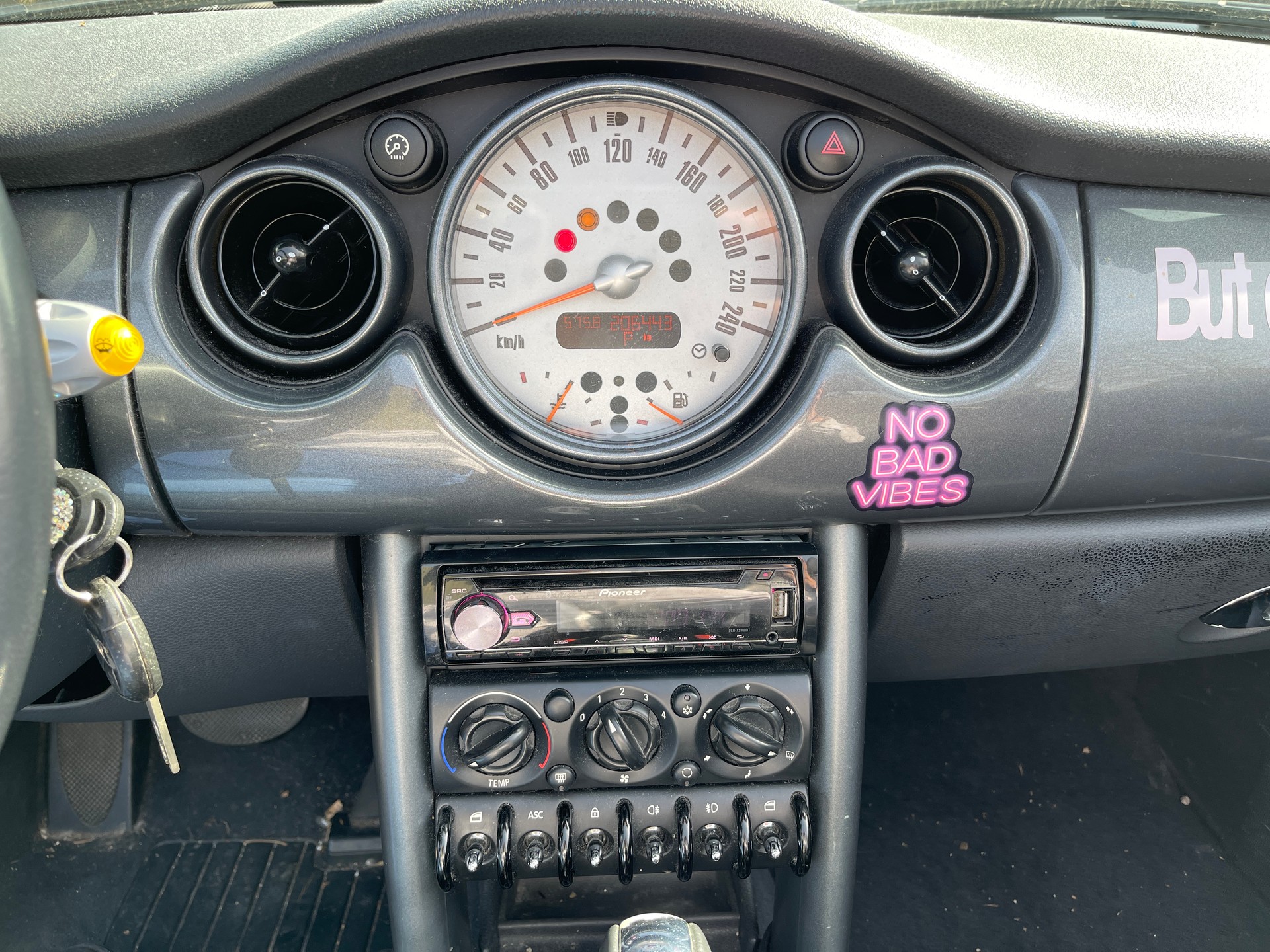 MINI Cooper Cabriolet-image-8