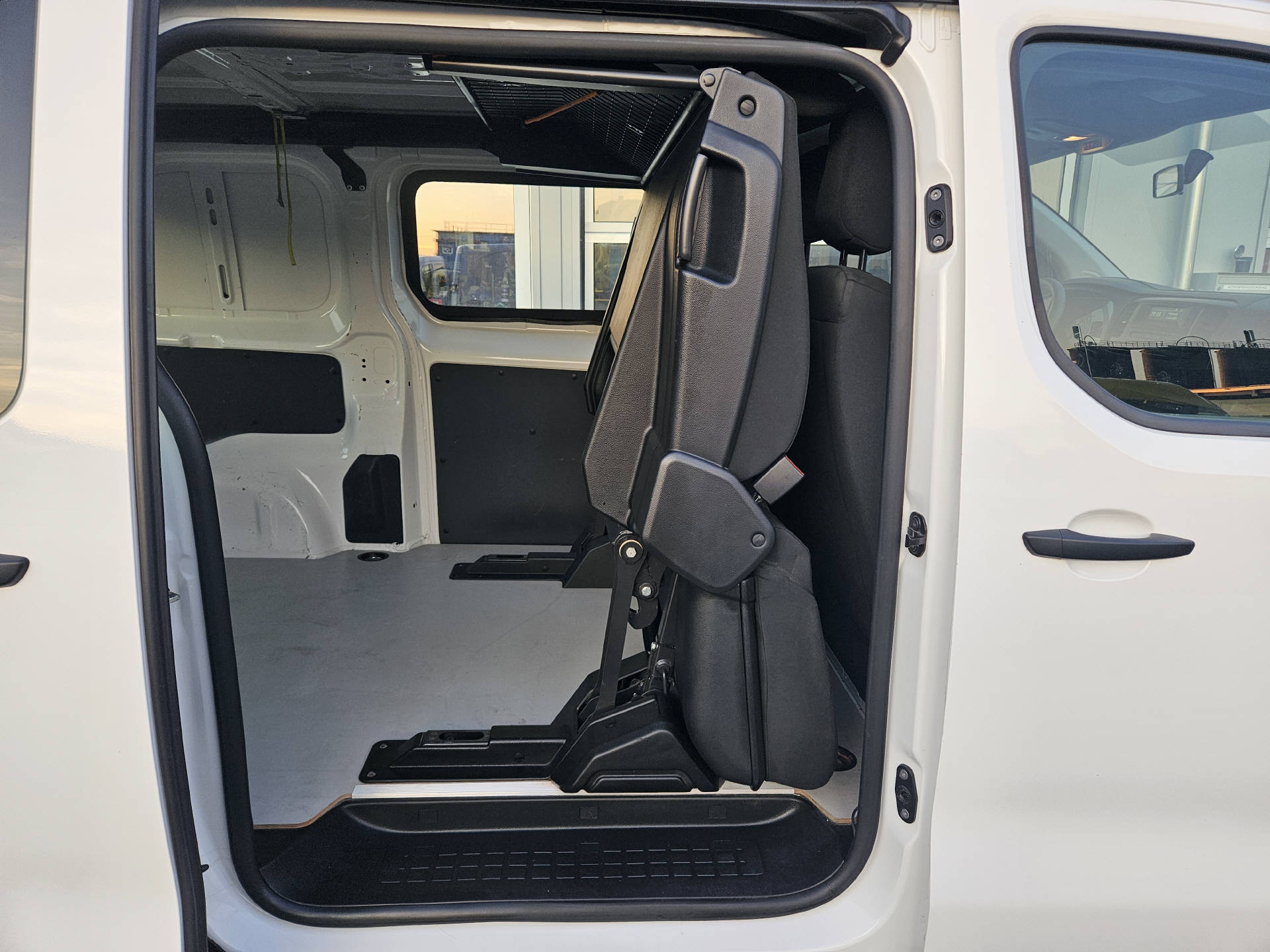 CITROEN Jumpy Kaw. M 1.5 BlueHDi 120 Swiss Edition S/S * 6- Plätzer * Klima * Tempomat * AHK *-showroom-element-2