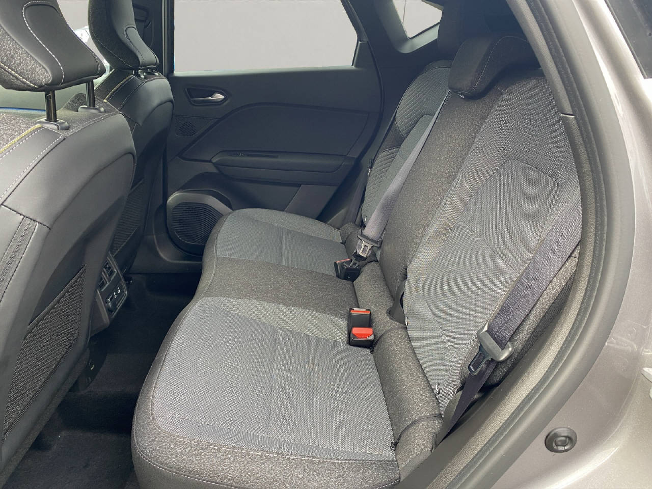 RENAULT Captur 1.8 E-Tech techno-image-8