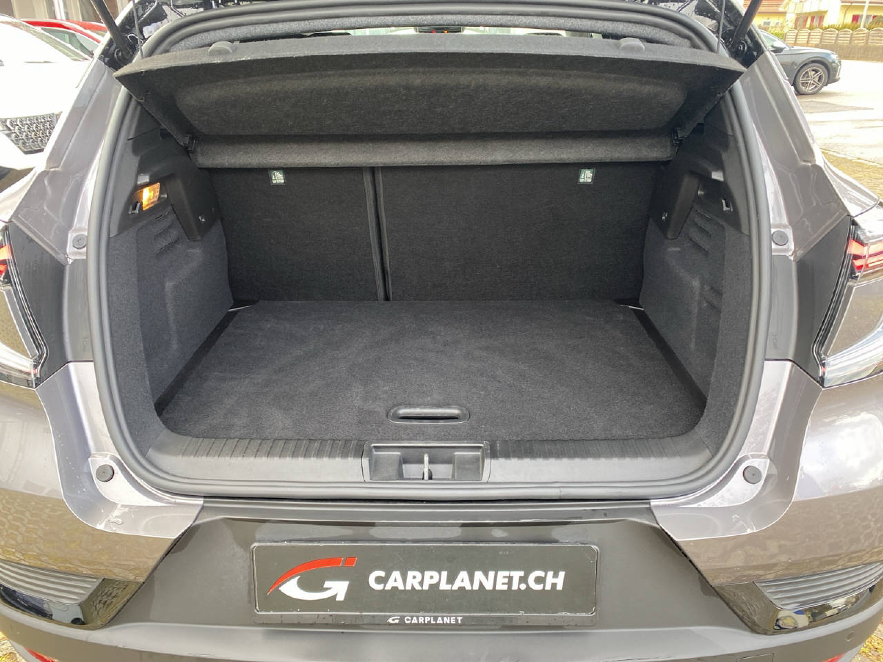 RENAULT Captur 1.8 E-Tech techno-image-9