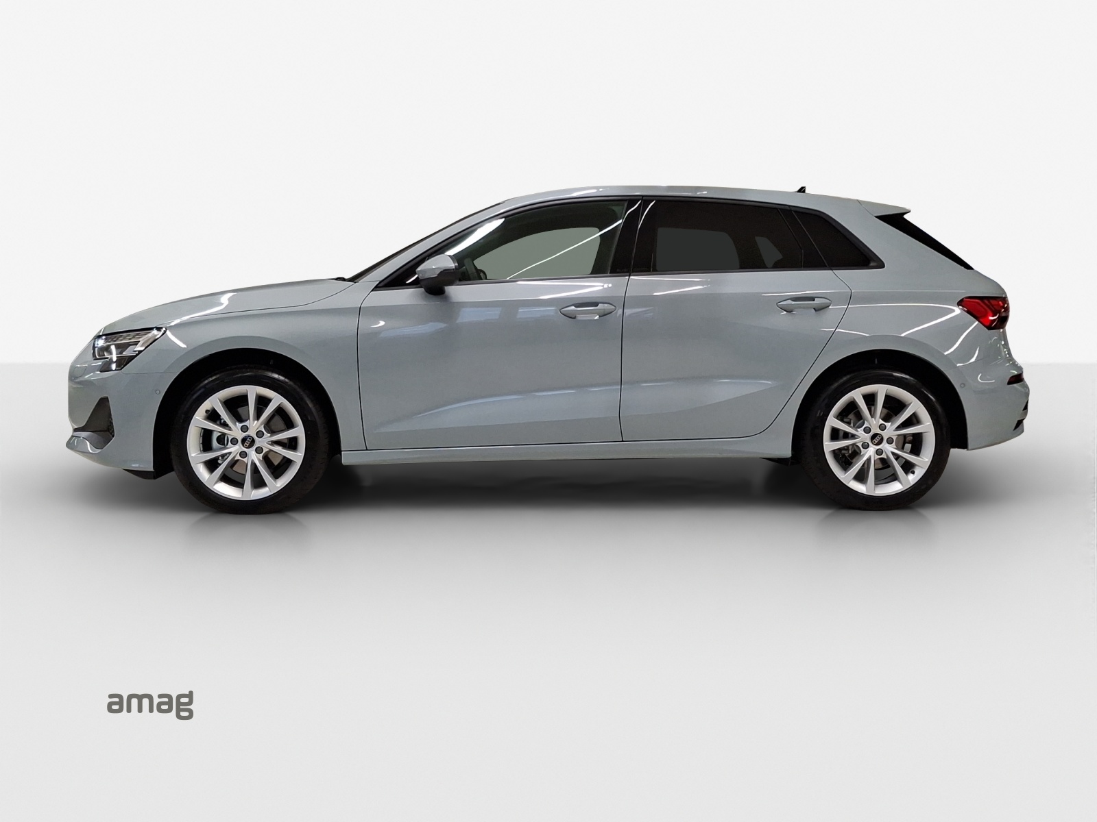 AUDI A3 Sportback TFSI 110 kW Attraction S tronic-image-1