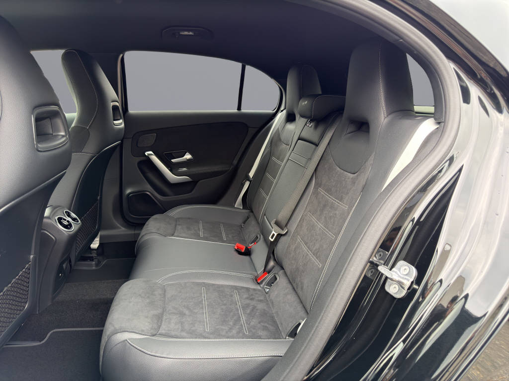MERCEDES-BENZ A 250 AMG Line 4m-image-13